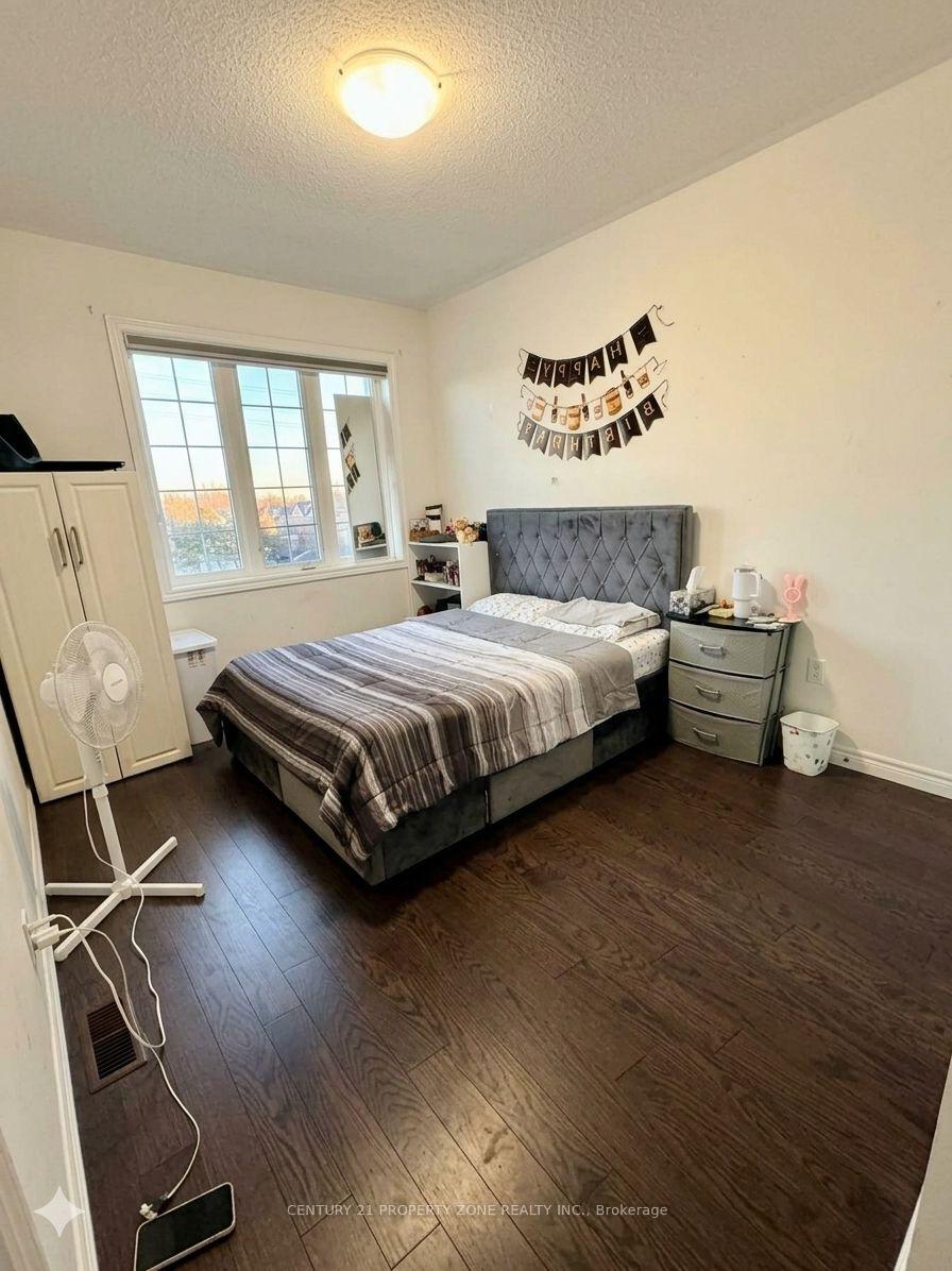 Photo 10 of Unit Main/Upper, 31 Hashmi Place, Brampton, Credit Valley — HOMEH