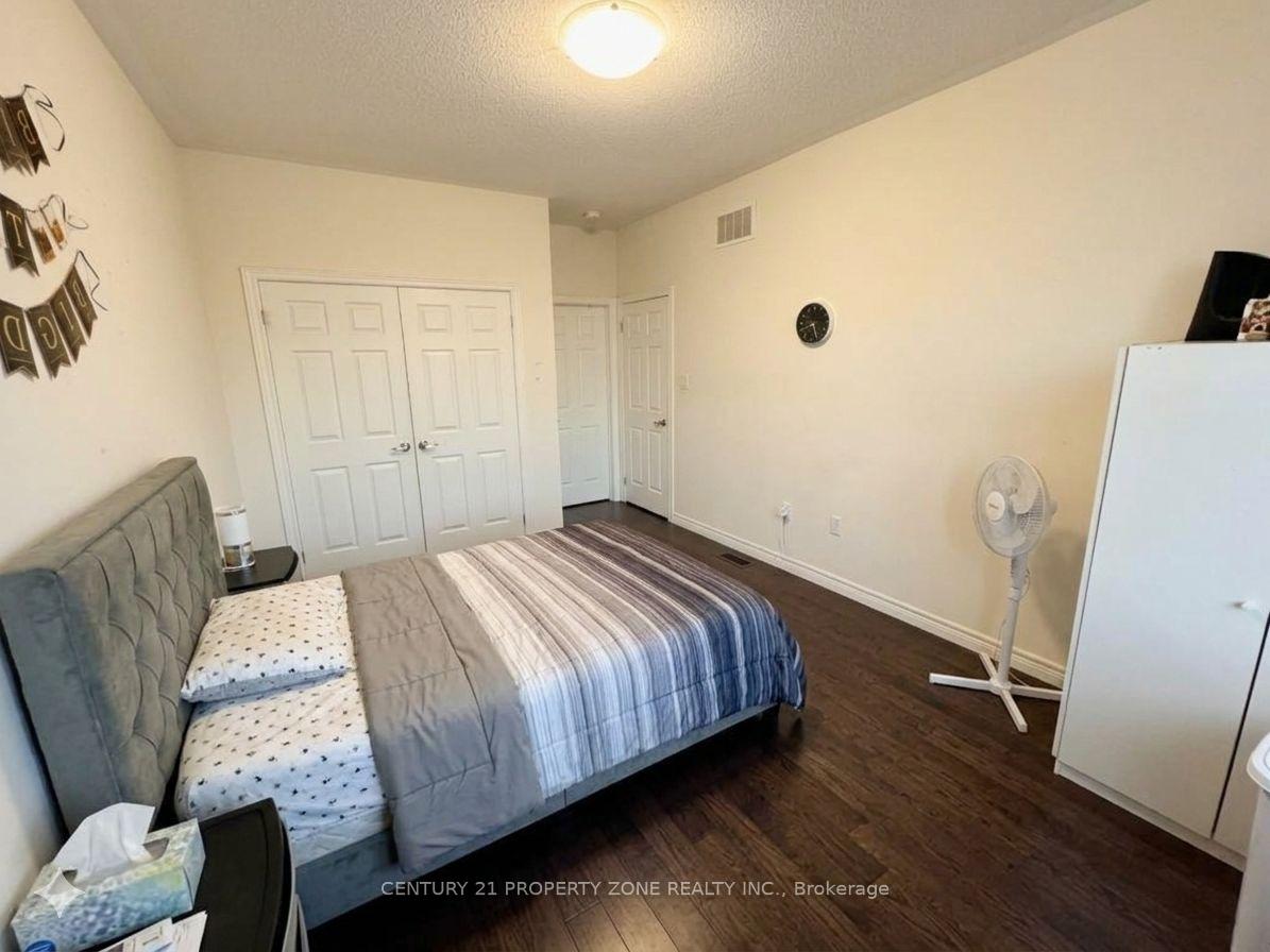 Photo 12 of Unit Main/Upper, 31 Hashmi Place, Brampton, Credit Valley — HOMEH