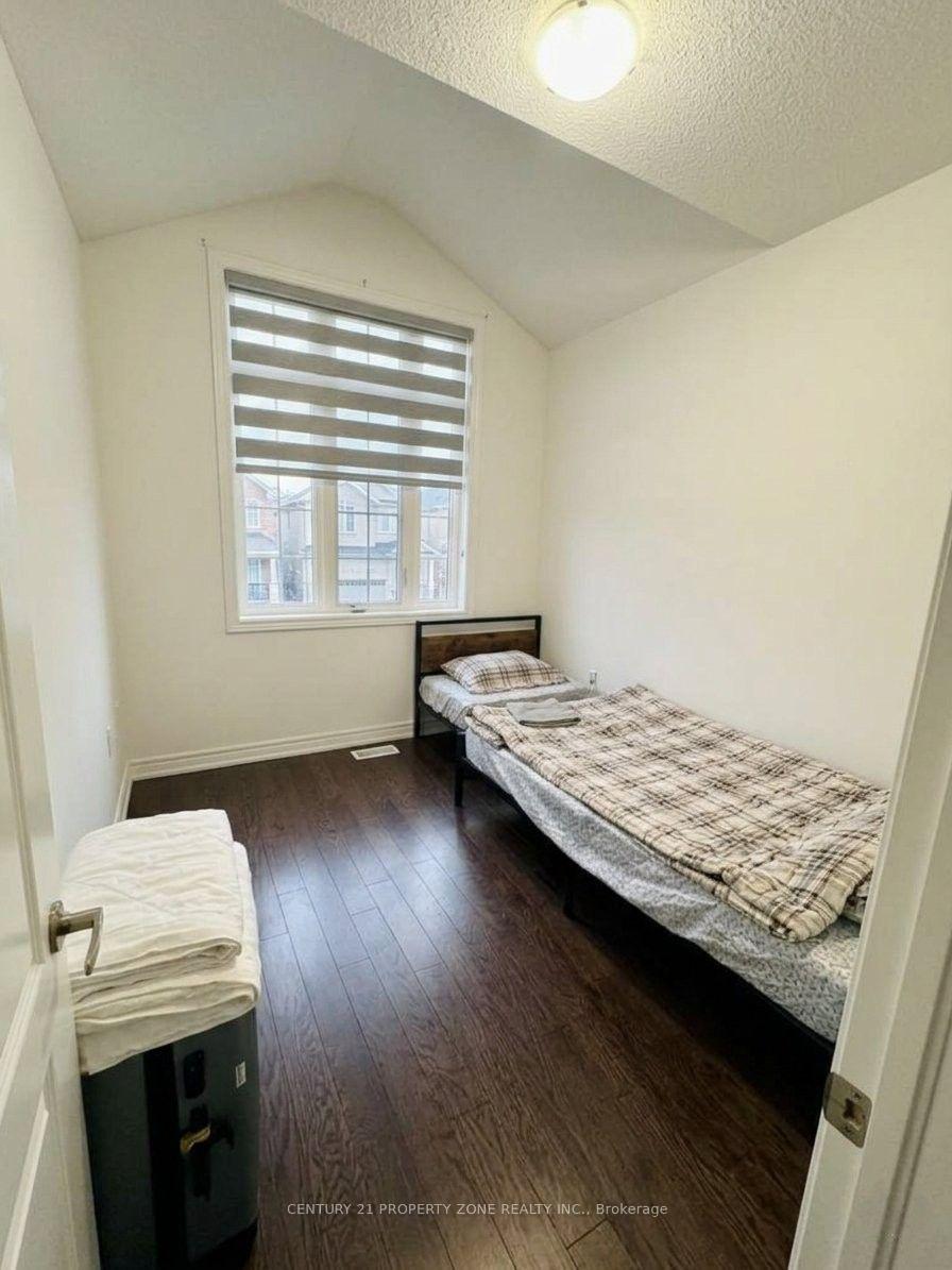 Photo 15 of Unit Main/Upper, 31 Hashmi Place, Brampton, Credit Valley — HOMEH
