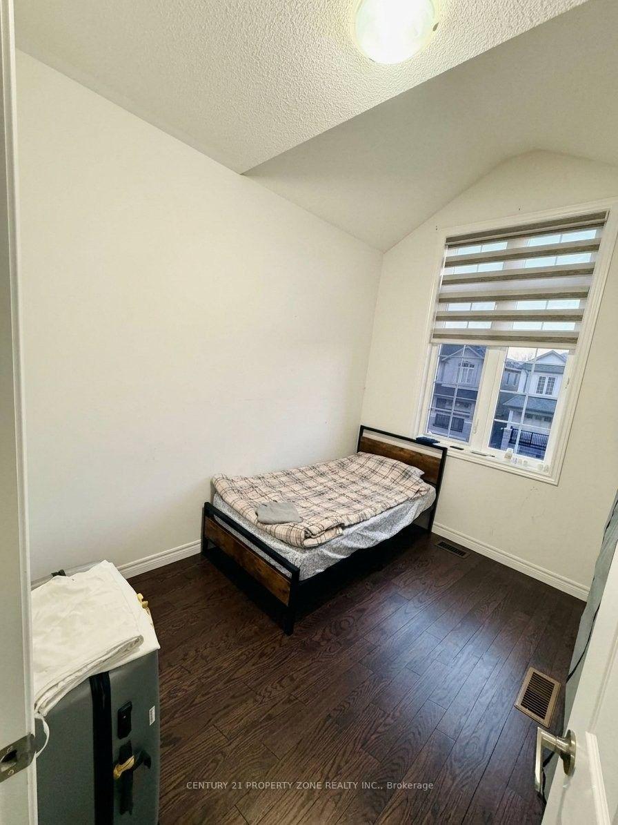 Photo 16 of Unit Main/Upper, 31 Hashmi Place, Brampton, Credit Valley — HOMEH