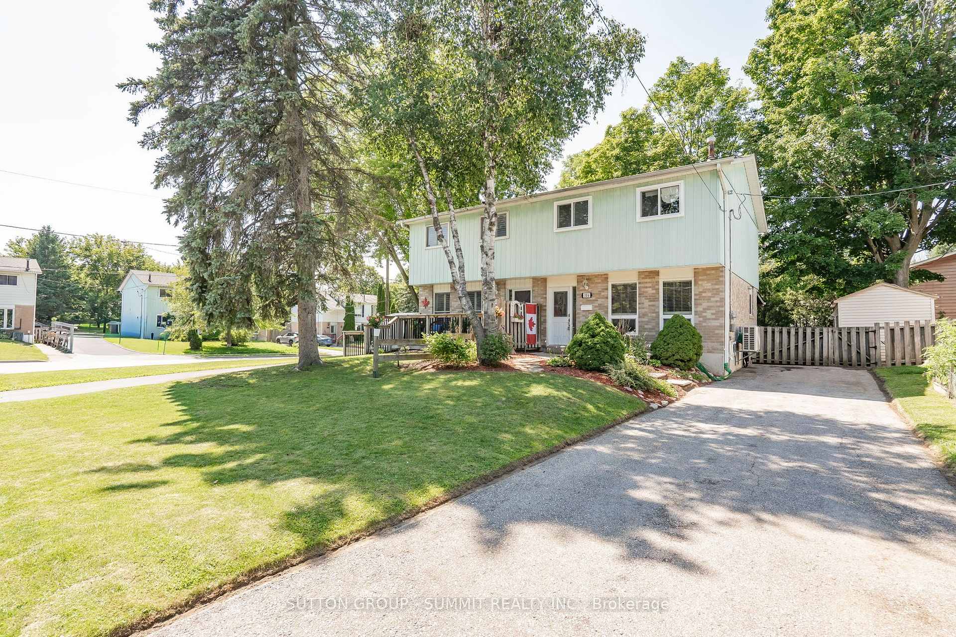 Front of 306 Oakwood Court