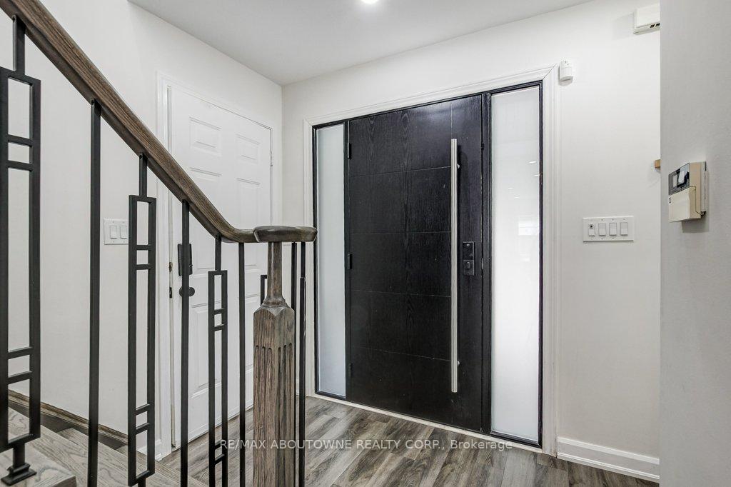 Photo 3 of 2183 Birchleaf Lane, Burlington, Orchard — HOMEH