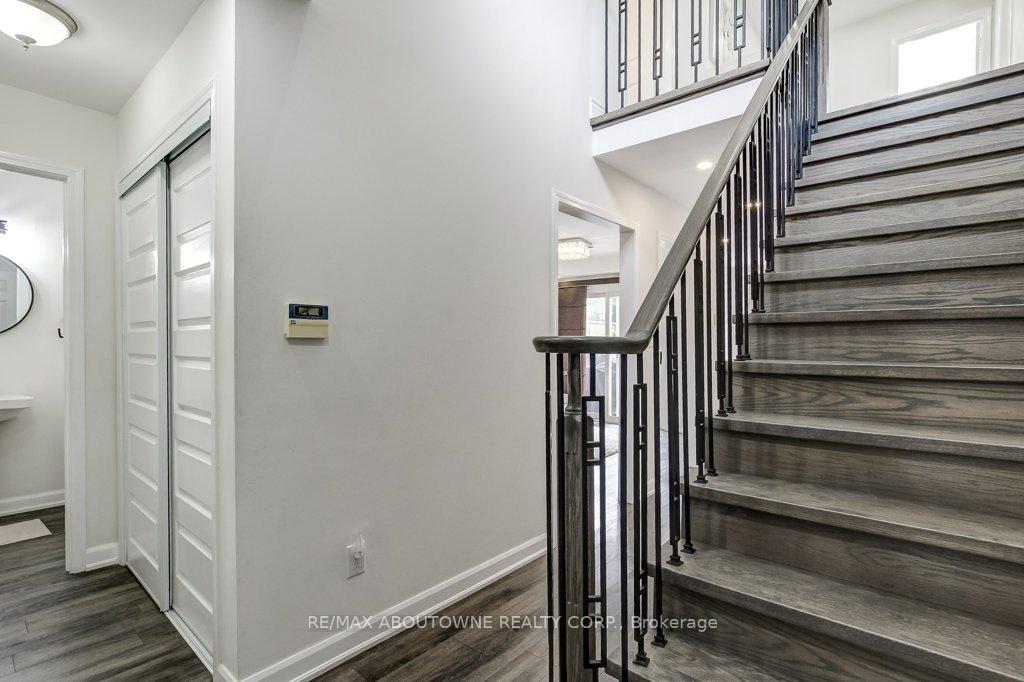 Photo 4 of 2183 Birchleaf Lane, Burlington, Orchard — HOMEH