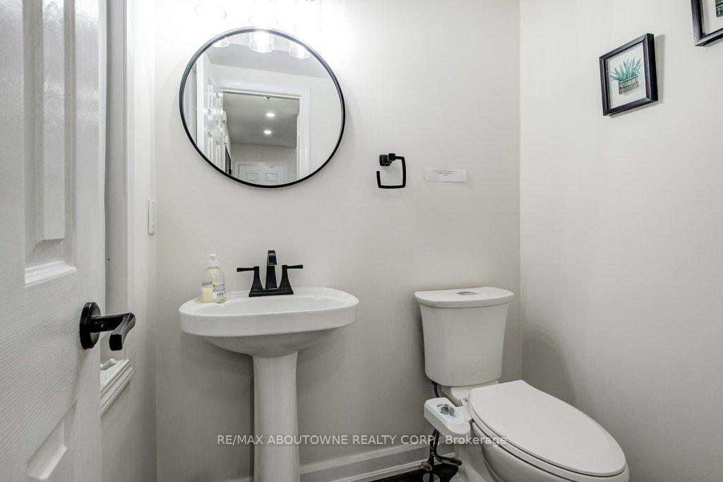 Photo 5 of 2183 Birchleaf Lane, Burlington, Orchard — HOMEH