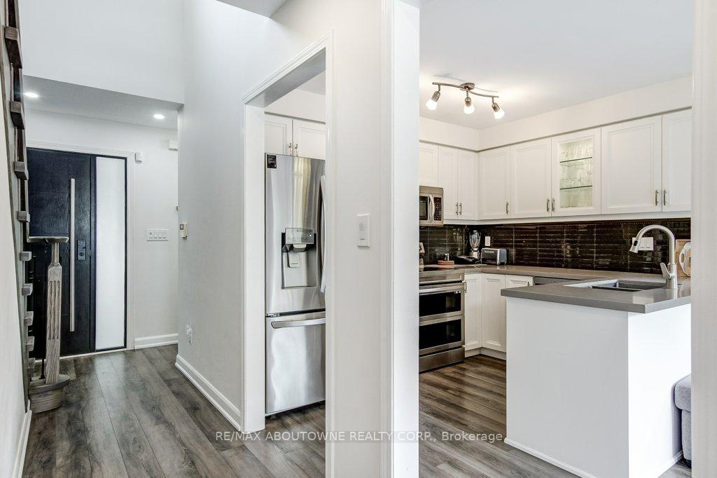 Photo 7 of 2183 Birchleaf Lane, Burlington, Orchard — HOMEH