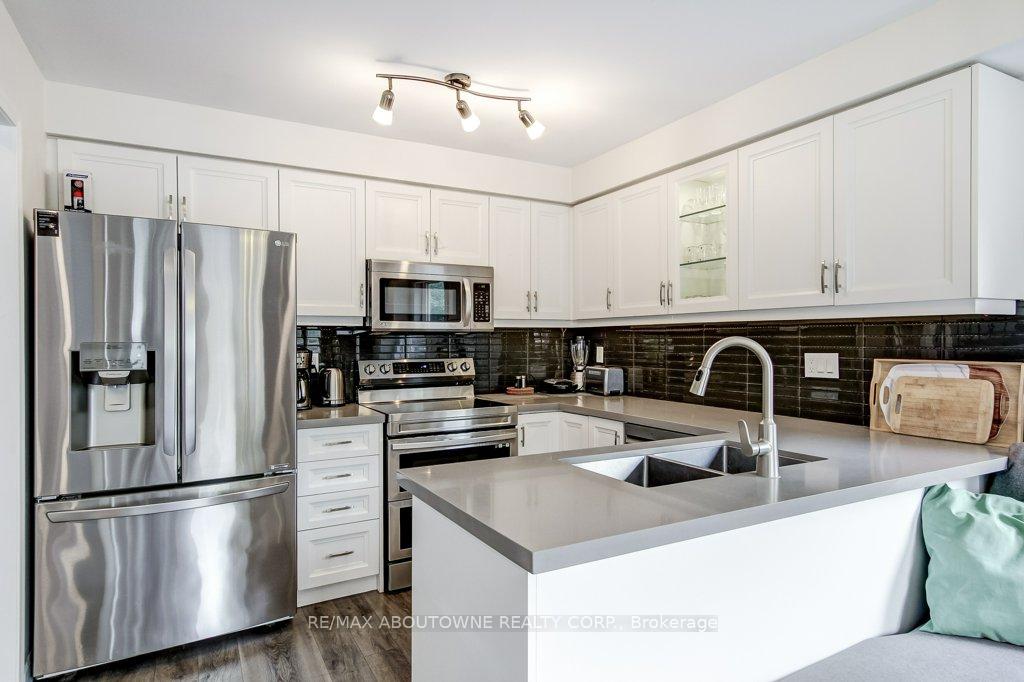 Photo 8 of 2183 Birchleaf Lane, Burlington, Orchard — HOMEH