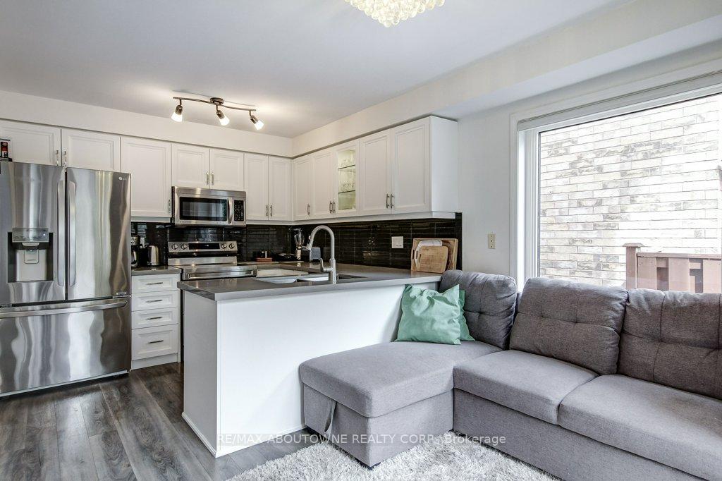 Photo 11 of 2183 Birchleaf Lane, Burlington, Orchard — HOMEH