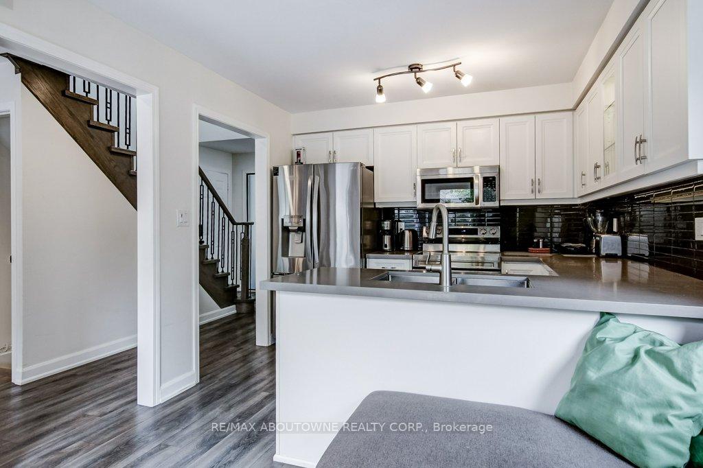 Photo 12 of 2183 Birchleaf Lane, Burlington, Orchard — HOMEH