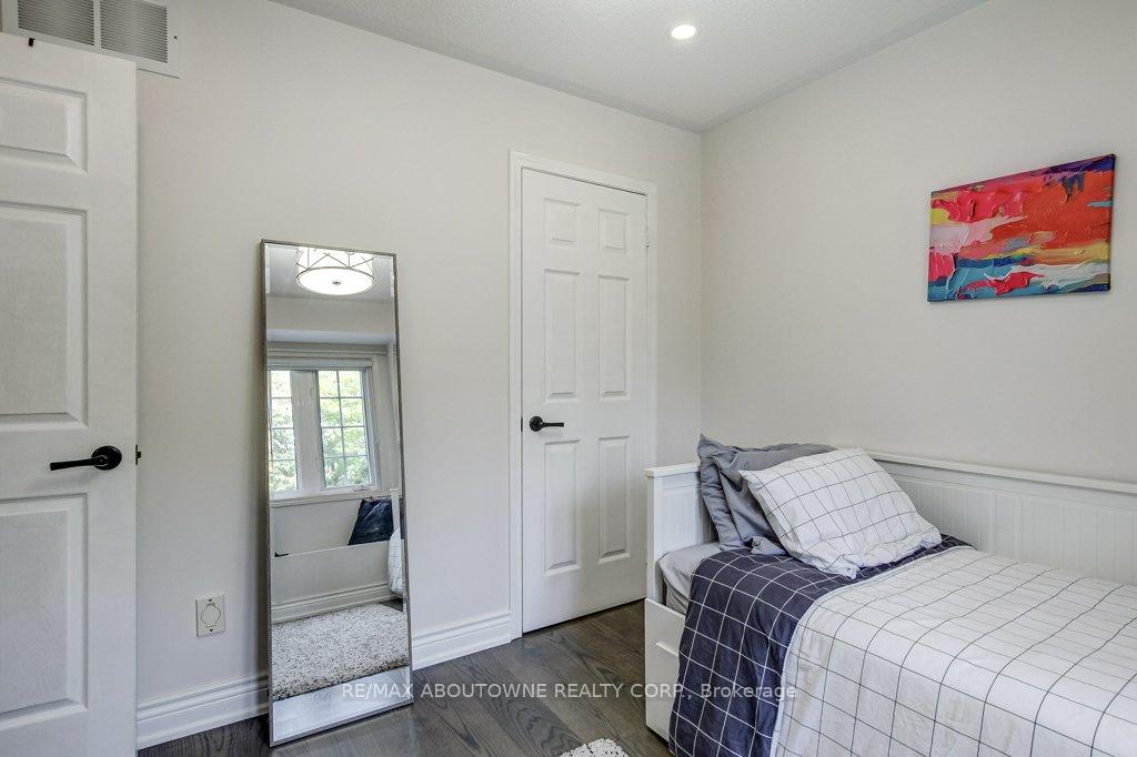 Photo 22 of 2183 Birchleaf Lane, Burlington, Orchard — HOMEH