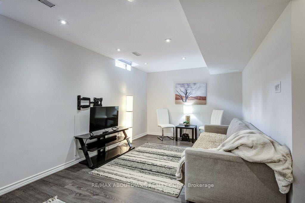 Photo 36 of 2183 Birchleaf Lane, Burlington, Orchard — HOMEH