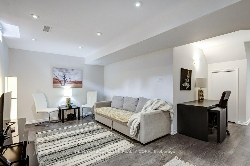 Photo 37 of 2183 Birchleaf Lane, Burlington, Orchard — HOMEH