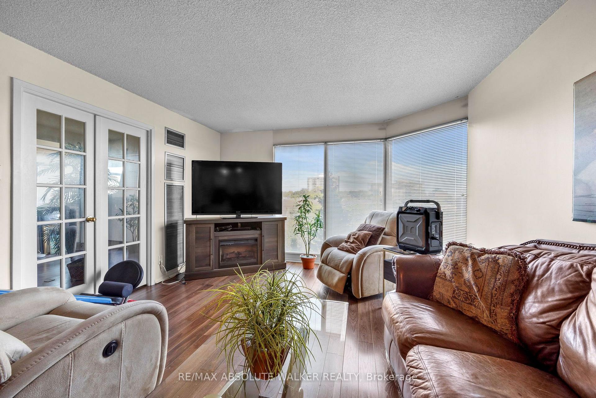 Photo 4 of Unit 608, 545 St Laurent Boulevard, Ottawa, Viscount Alexander Park — HOMEH