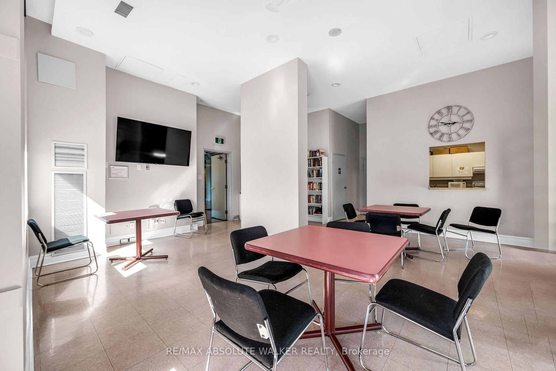 Photo 15 of Unit 608, 545 St Laurent Boulevard, Ottawa, Viscount Alexander Park — HOMEH