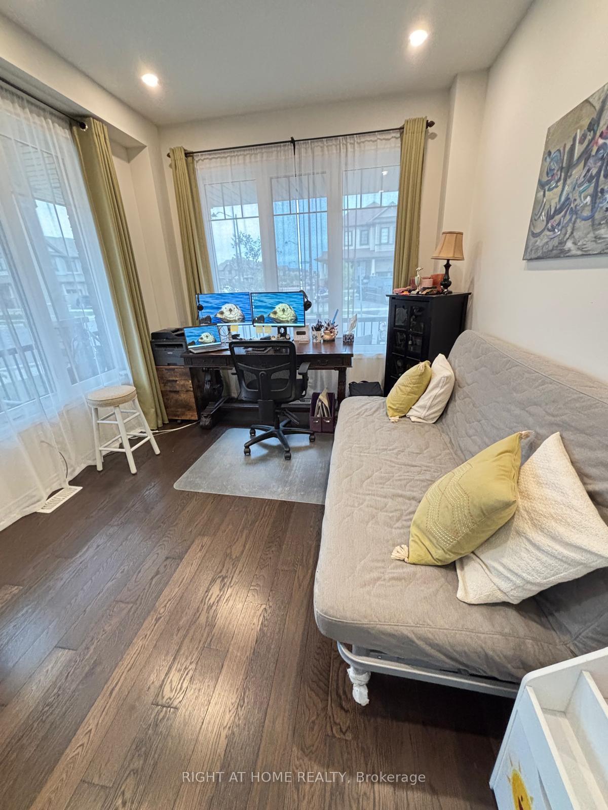 Photo 4 of 4 Cactus Crescent, Hamilton, Stoney Creek — HOMEH