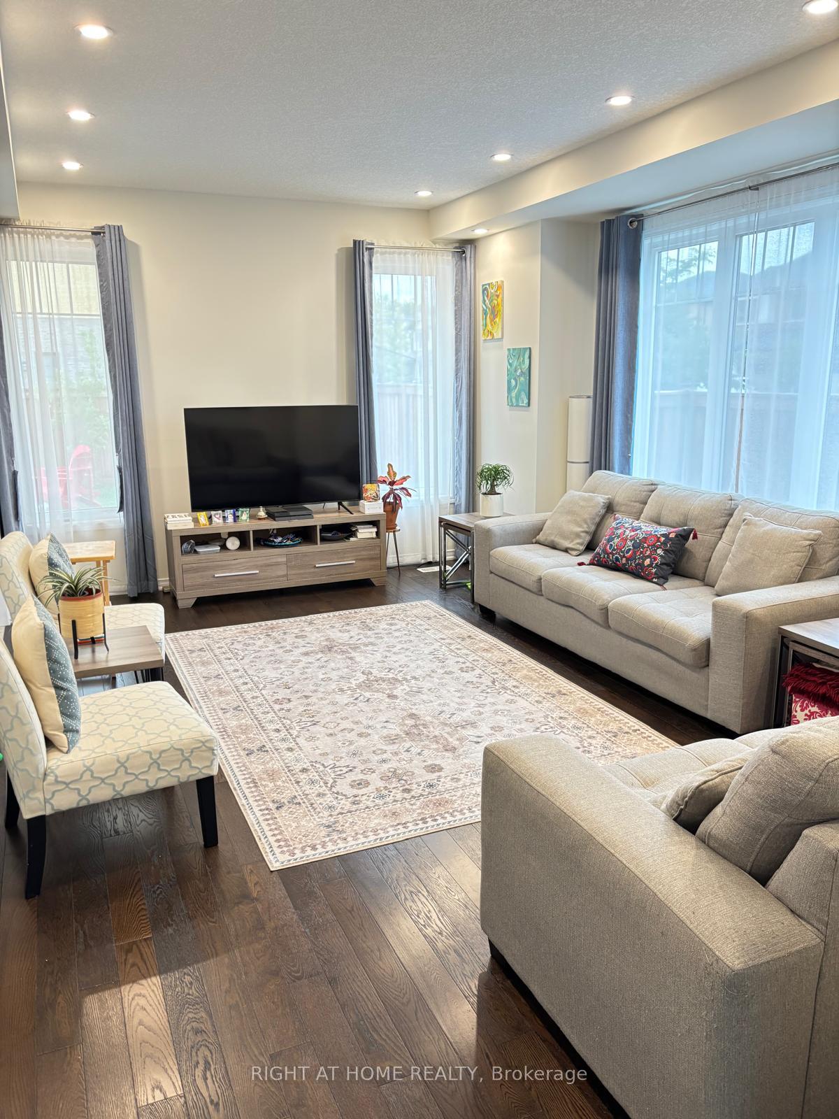 Photo 6 of 4 Cactus Crescent, Hamilton, Stoney Creek — HOMEH