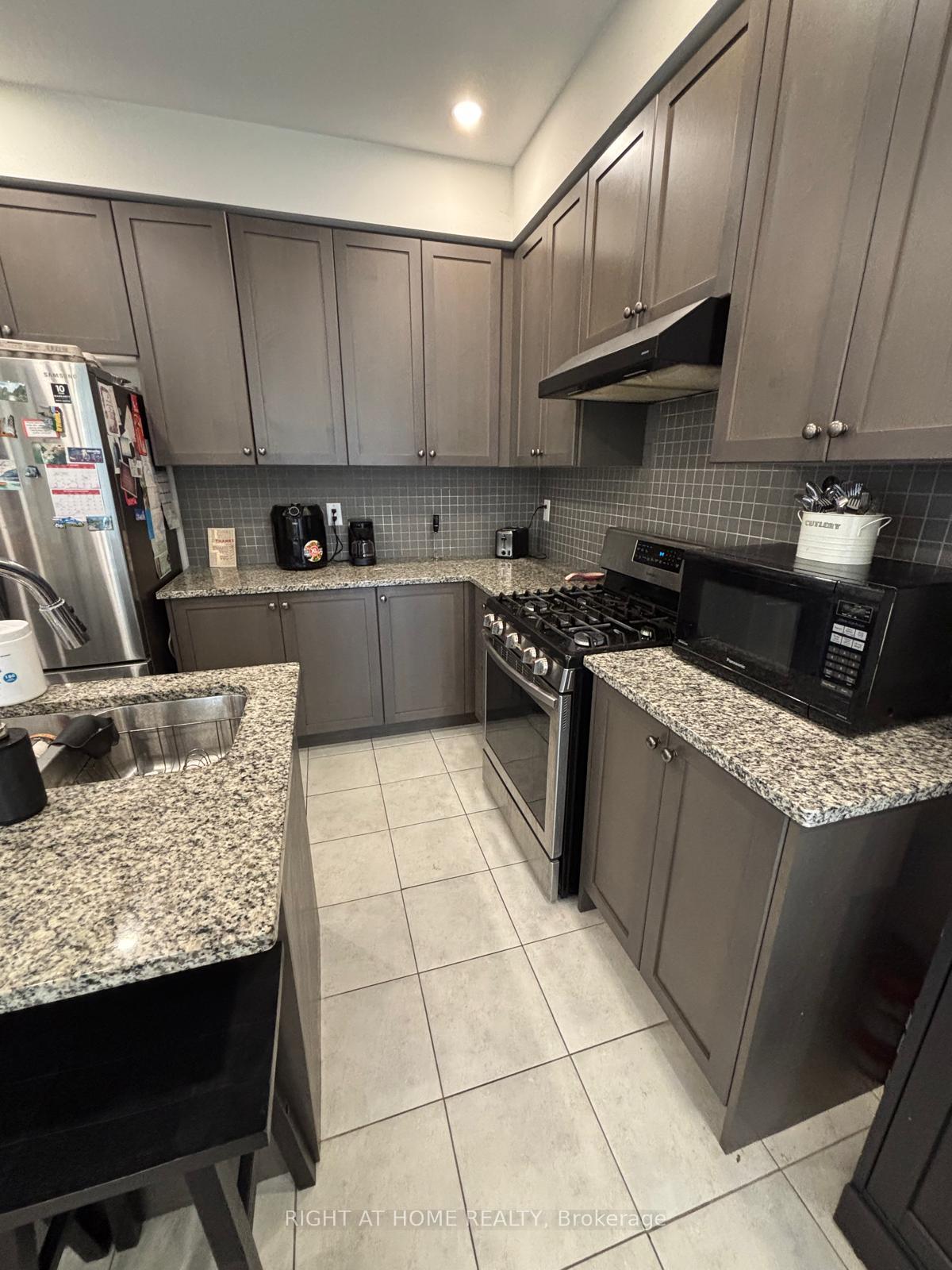 Photo 7 of 4 Cactus Crescent, Hamilton, Stoney Creek — HOMEH
