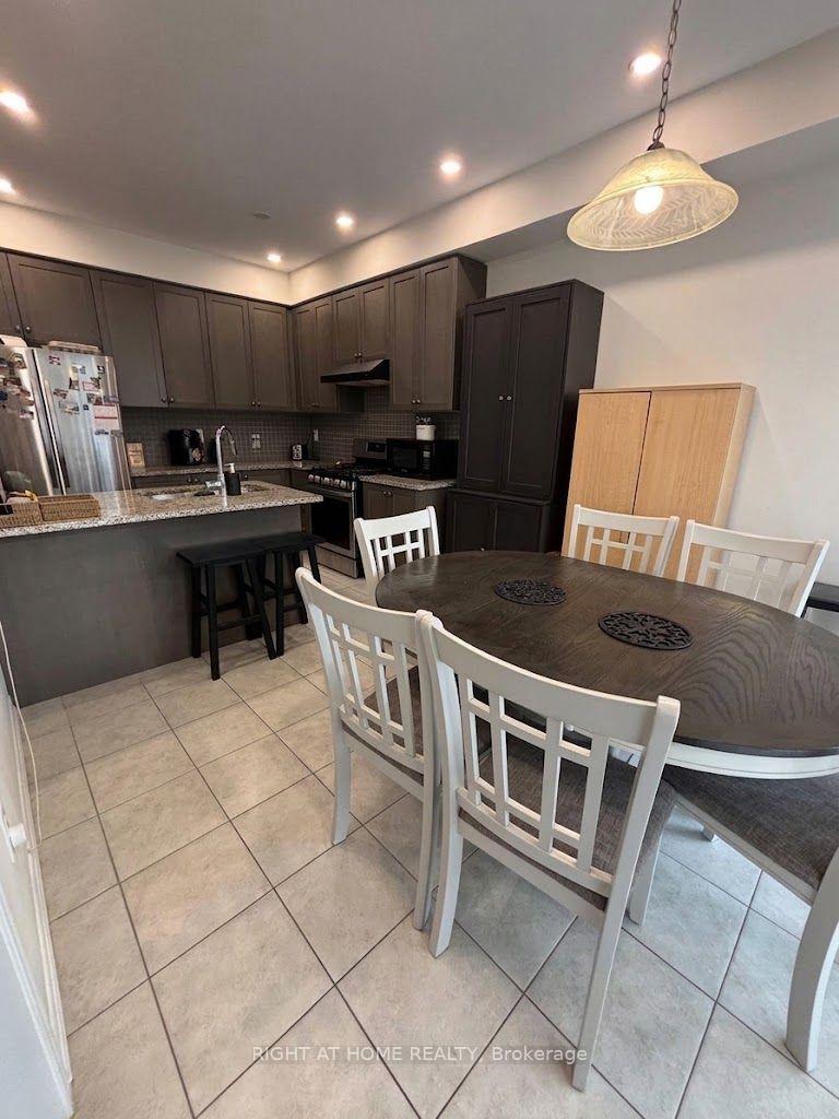 Photo 8 of 4 Cactus Crescent, Hamilton, Stoney Creek — HOMEH