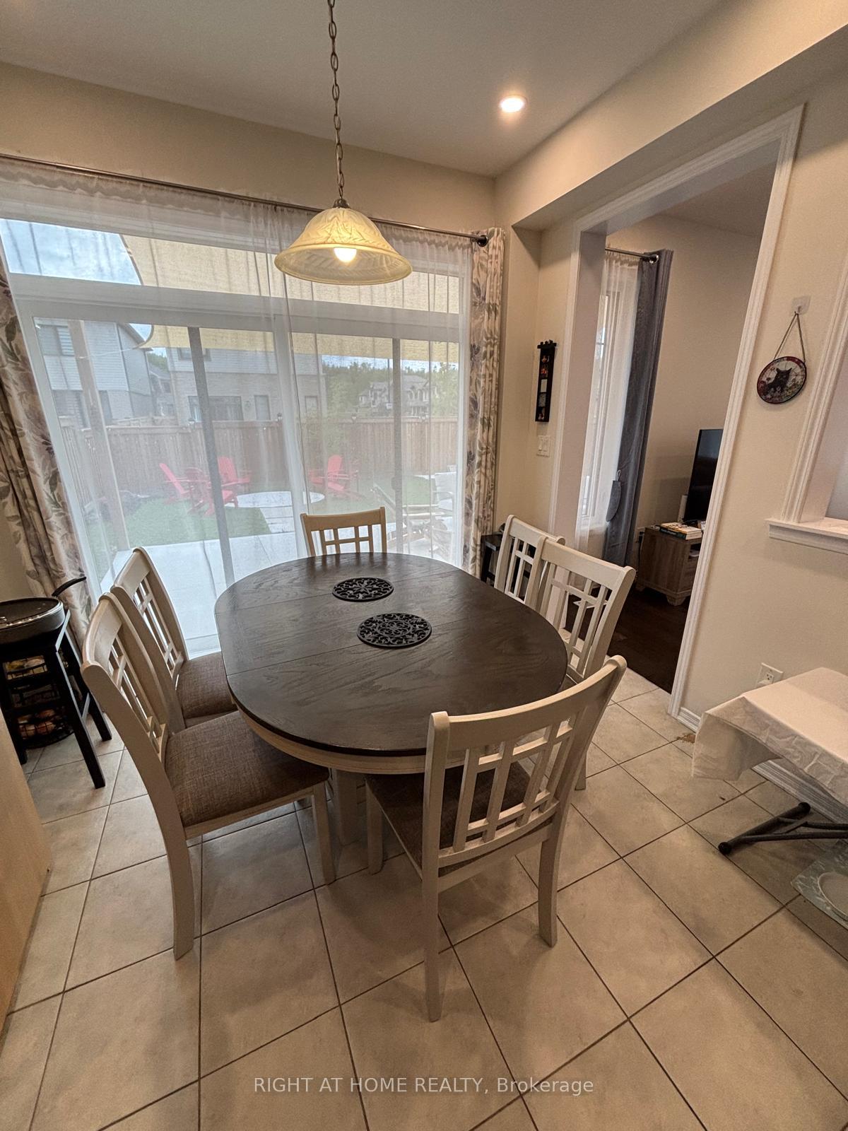 Photo 9 of 4 Cactus Crescent, Hamilton, Stoney Creek — HOMEH