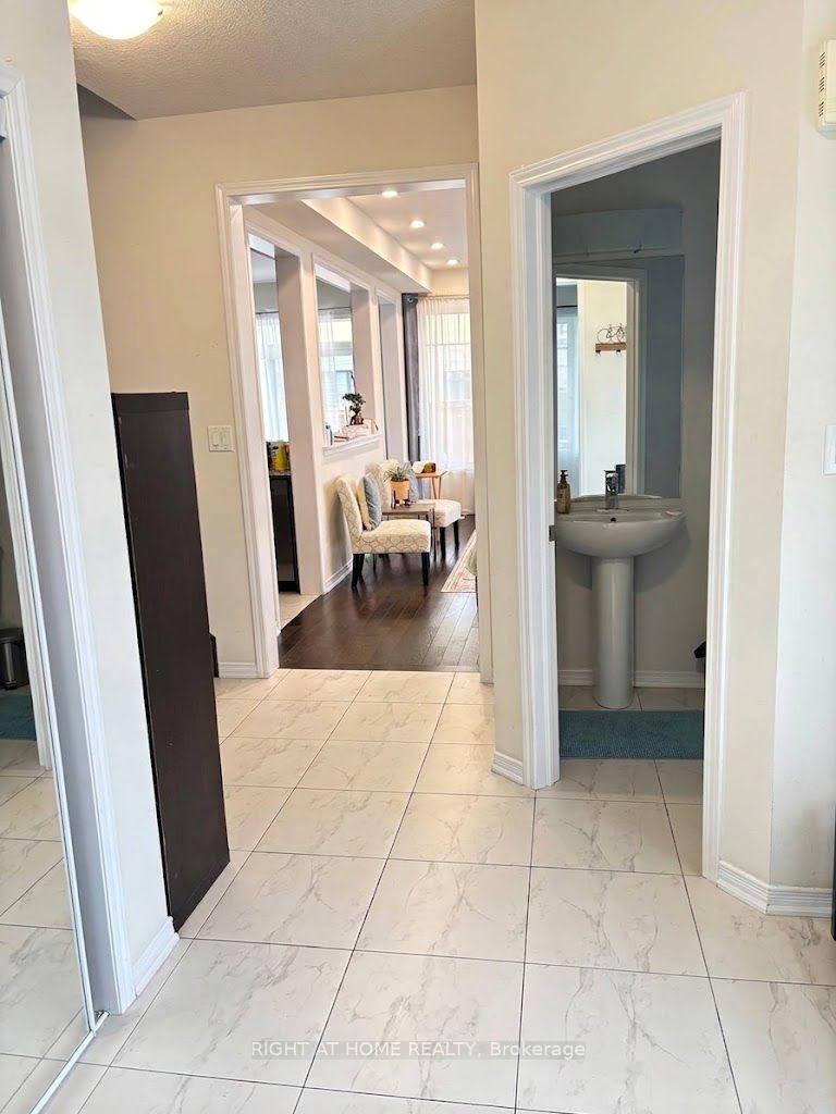 Photo 11 of 4 Cactus Crescent, Hamilton, Stoney Creek — HOMEH