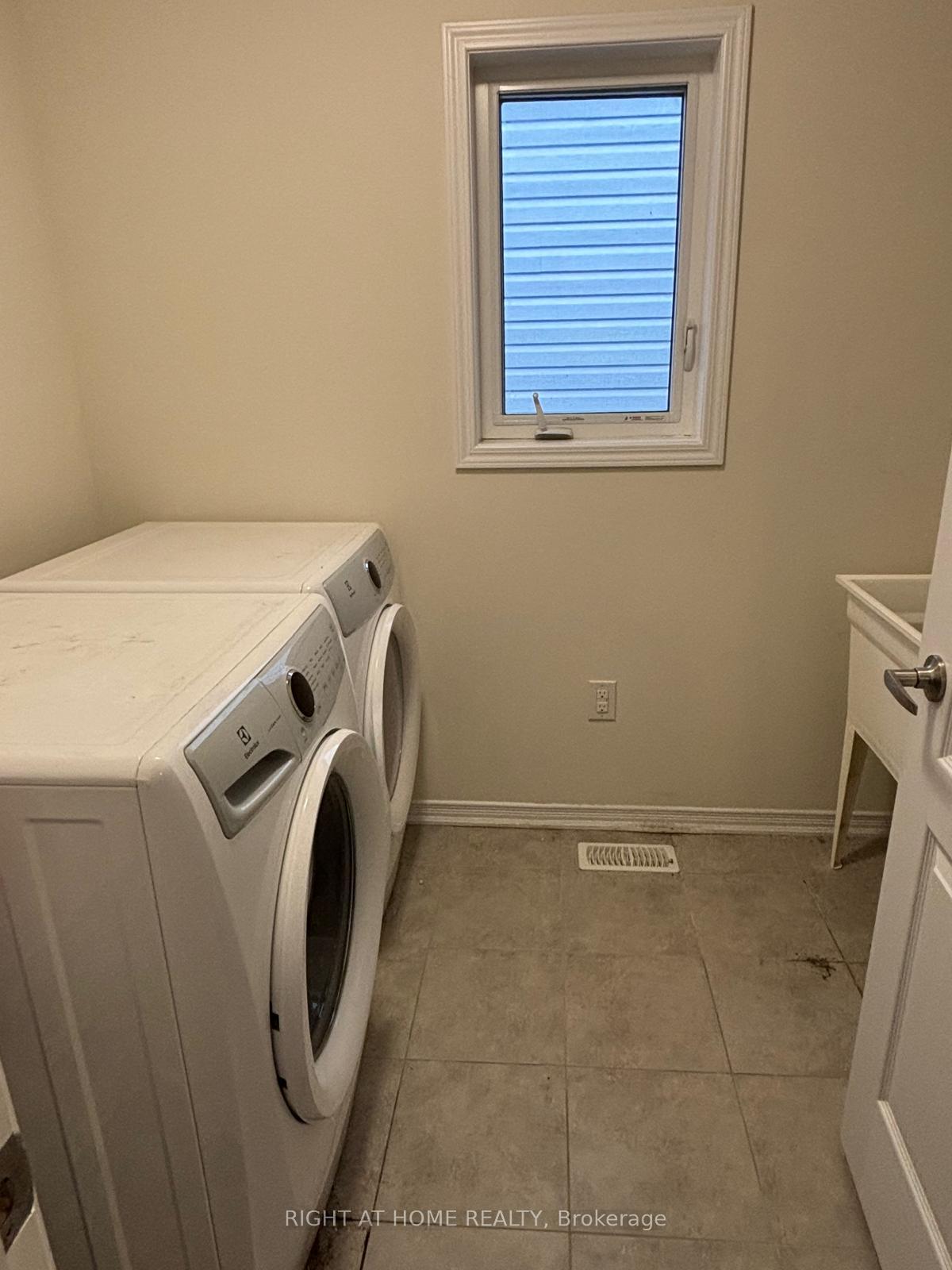 Photo 28 of 4 Cactus Crescent, Hamilton, Stoney Creek — HOMEH
