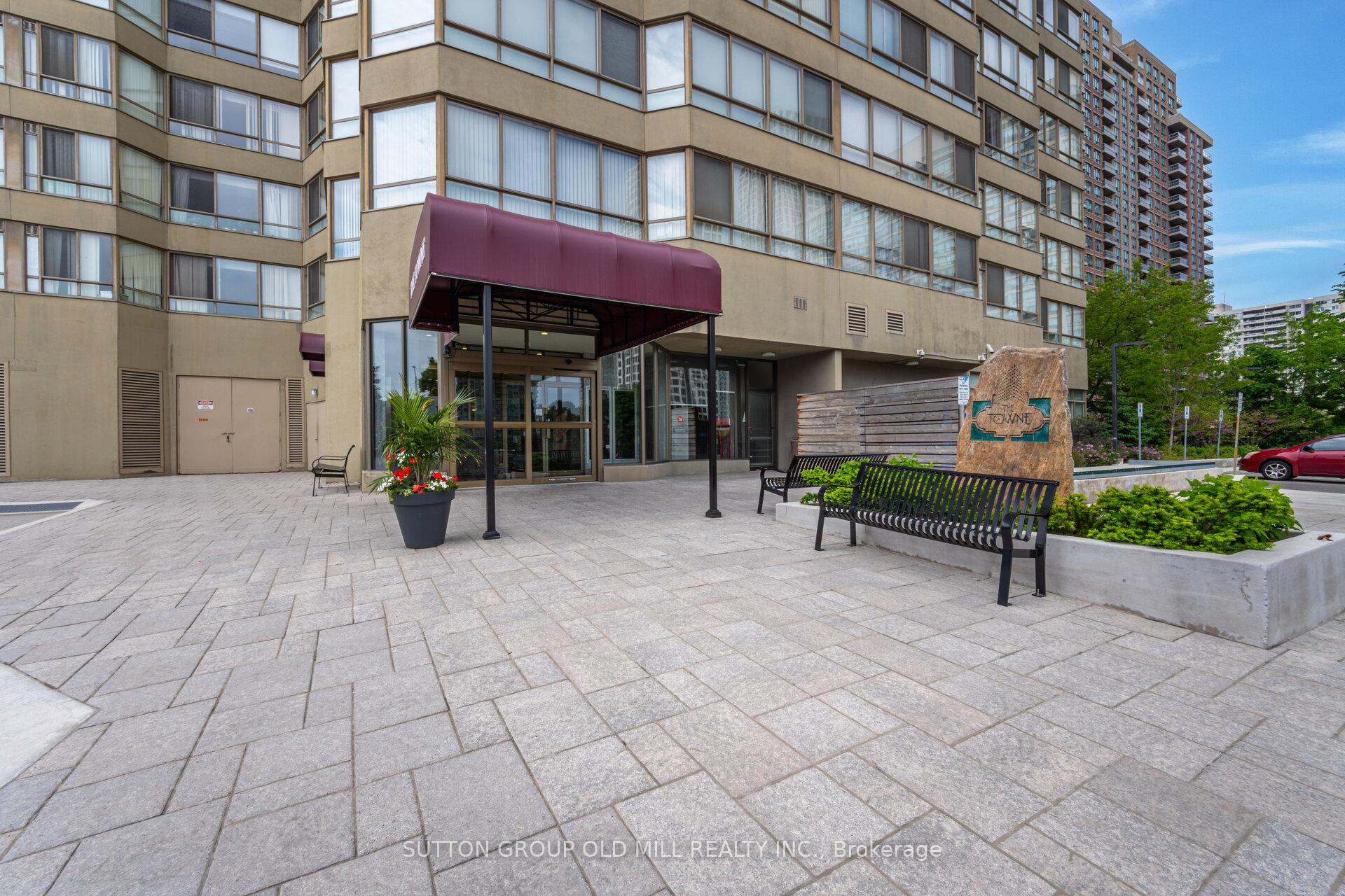 Photo 3 of Unit 1812, 3605 Kariya Drive, Mississauga, City Centre — HOMEH