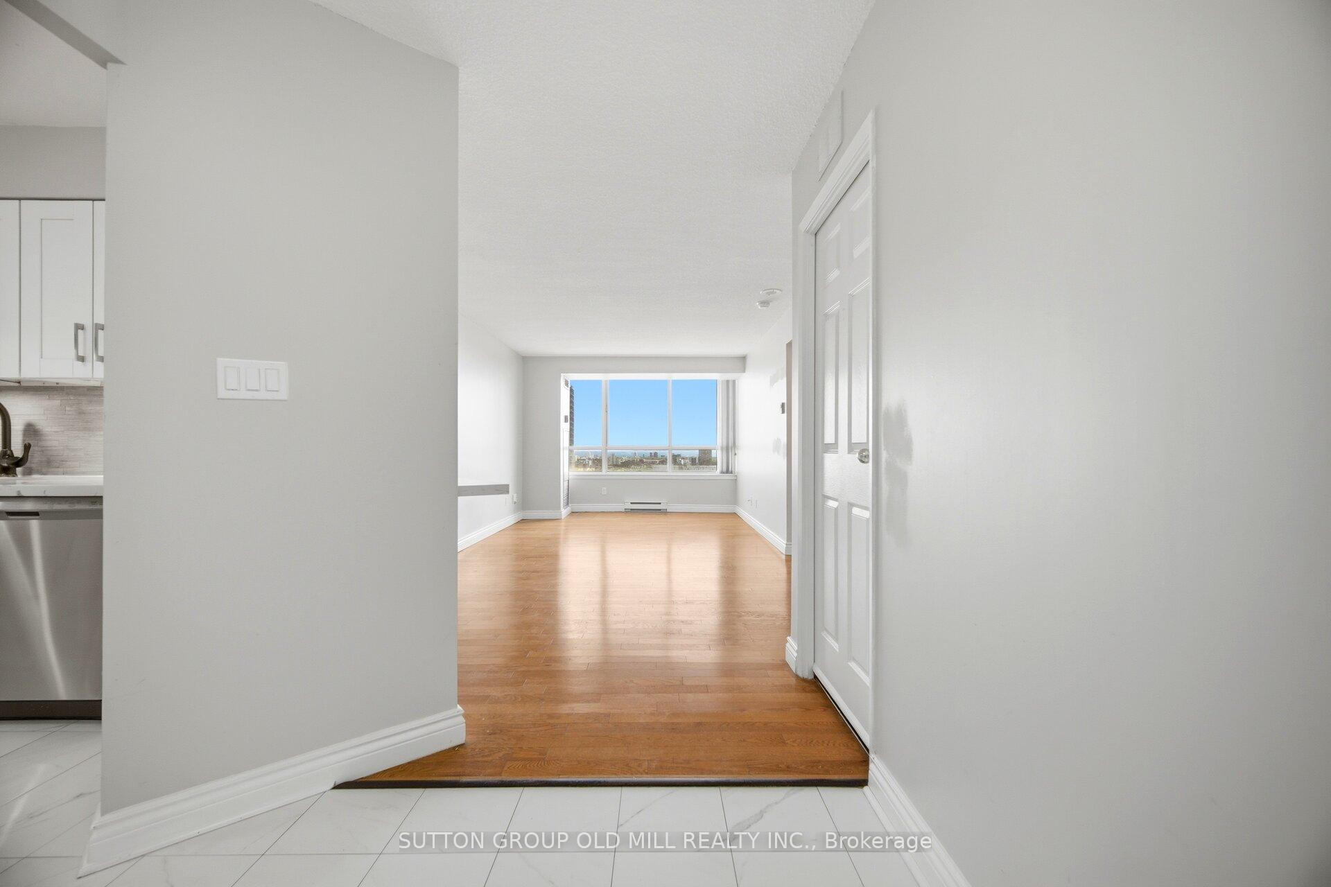 Photo 4 of Unit 1812, 3605 Kariya Drive, Mississauga, City Centre — HOMEH