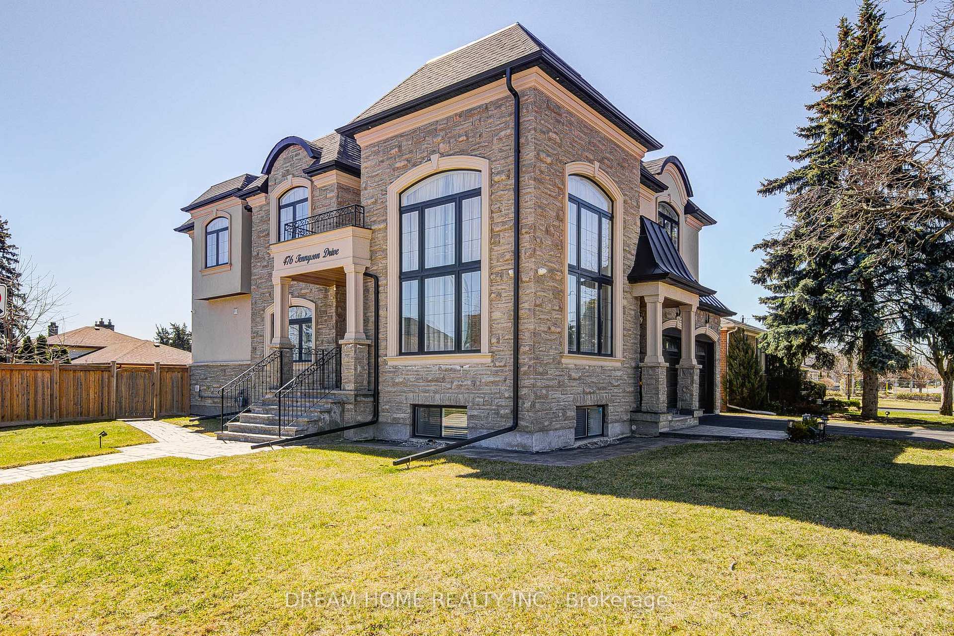 Photo 2 of 476 Tennyson Drive, Oakville, West — HOMEH