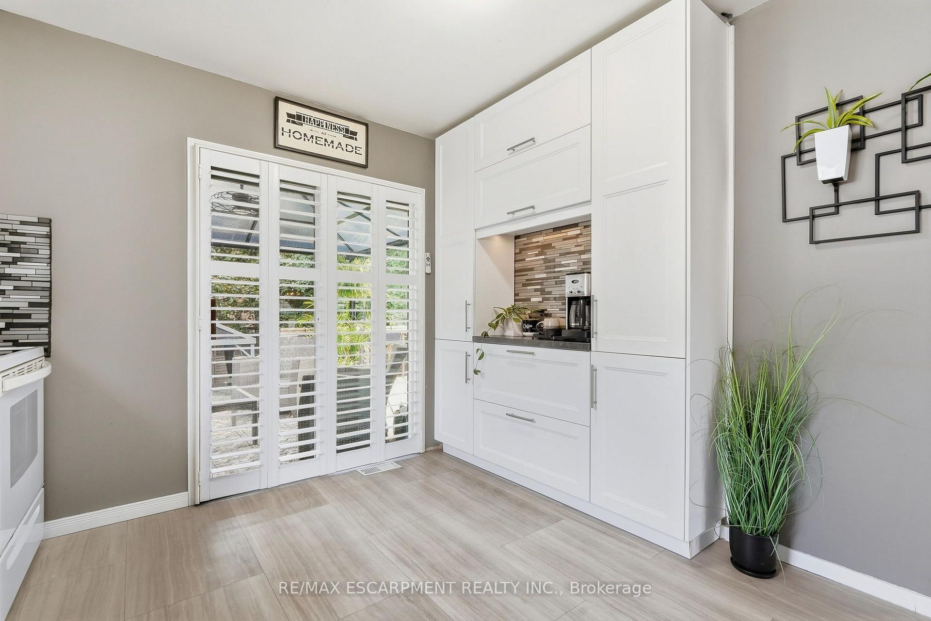 Photo 9 of 94 Kent Road, Brantford, Greenbrier — HOMEH