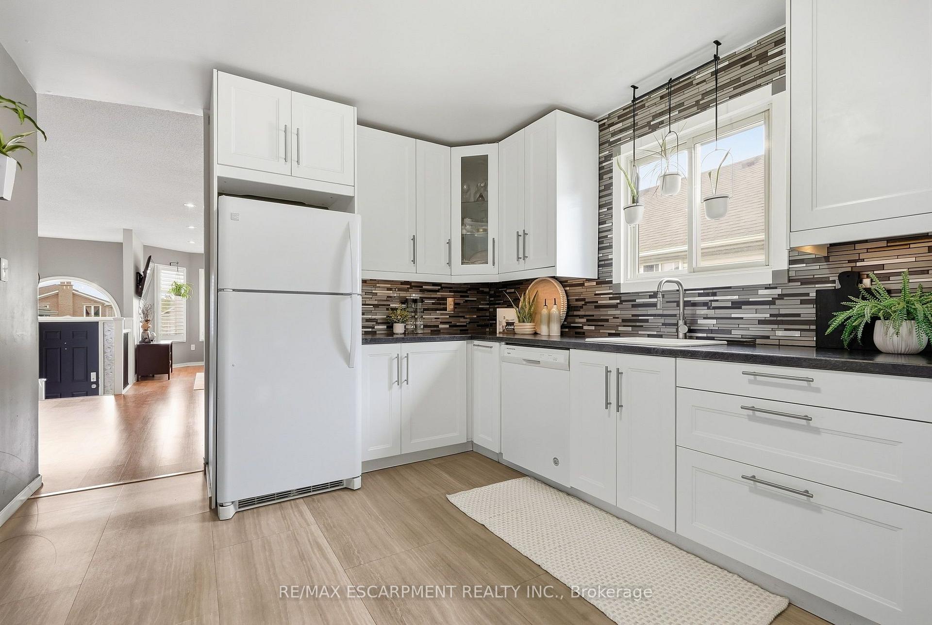 Photo 10 of 94 Kent Road, Brantford, Greenbrier — HOMEH