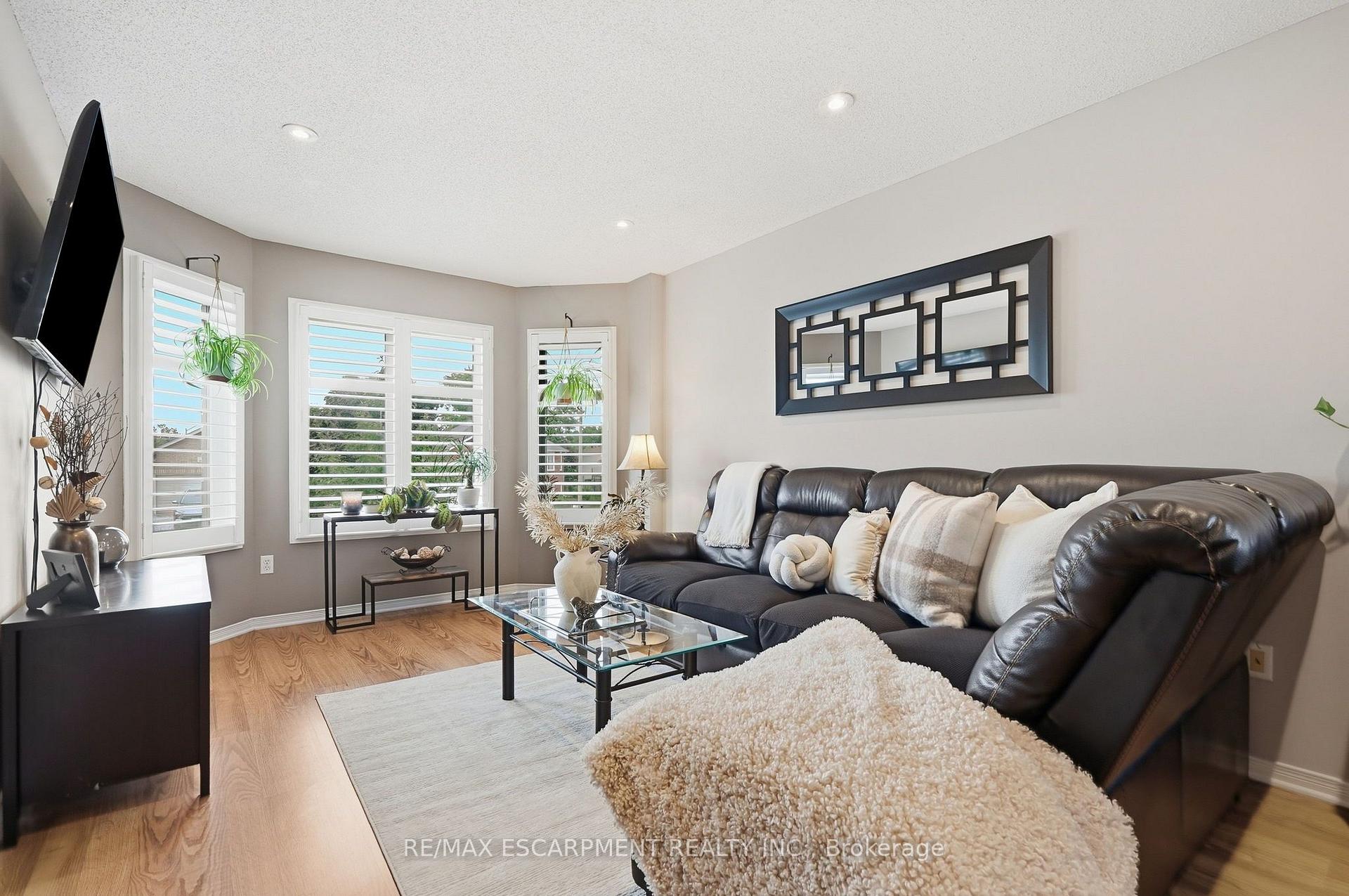 Photo 15 of 94 Kent Road, Brantford, Greenbrier — HOMEH