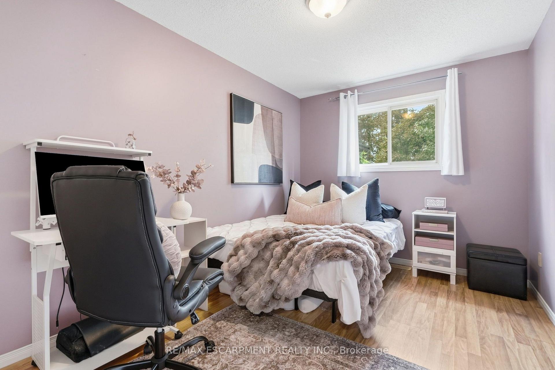 Photo 21 of 94 Kent Road, Brantford, Greenbrier — HOMEH