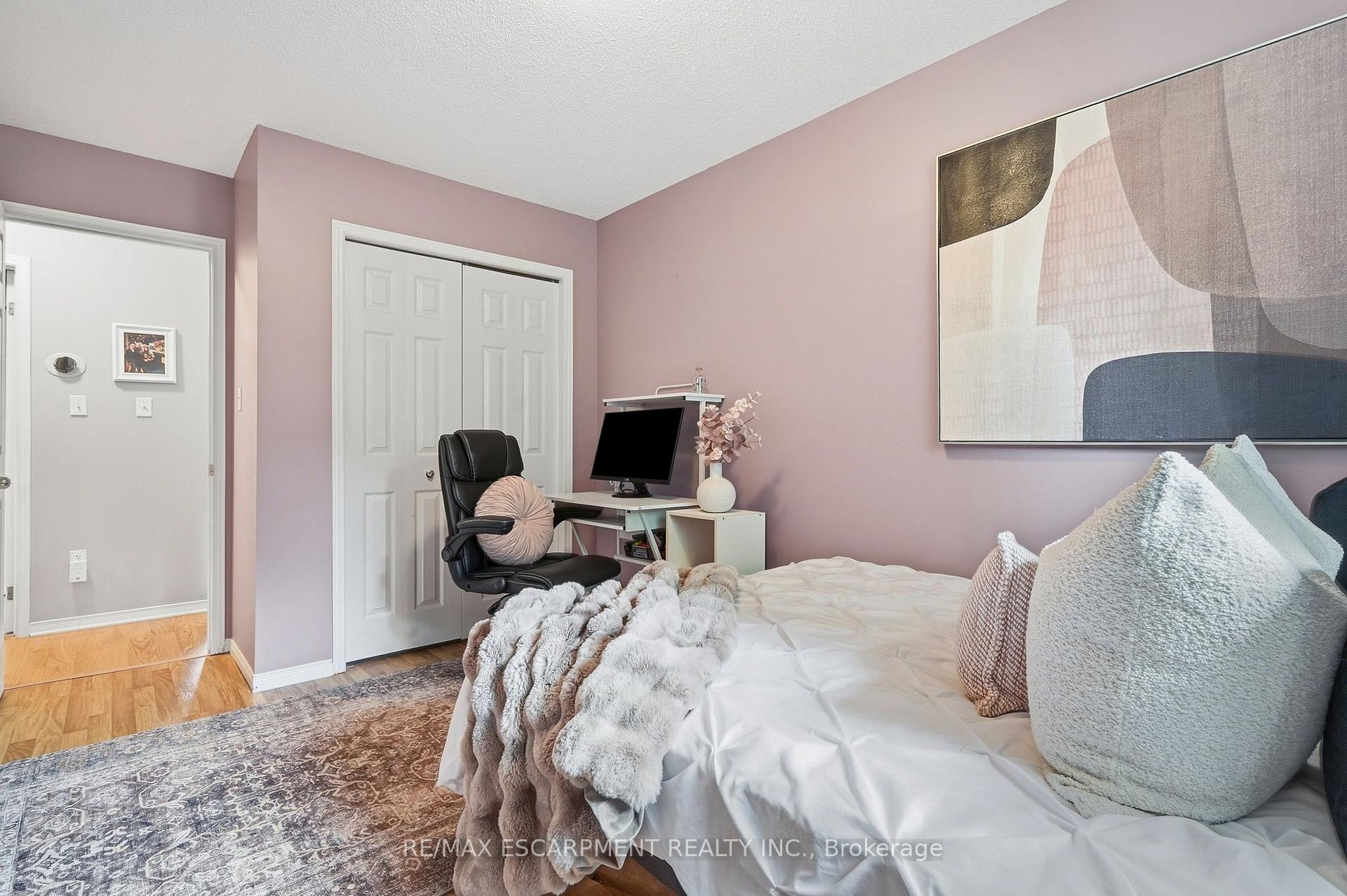 Photo 22 of 94 Kent Road, Brantford, Greenbrier — HOMEH
