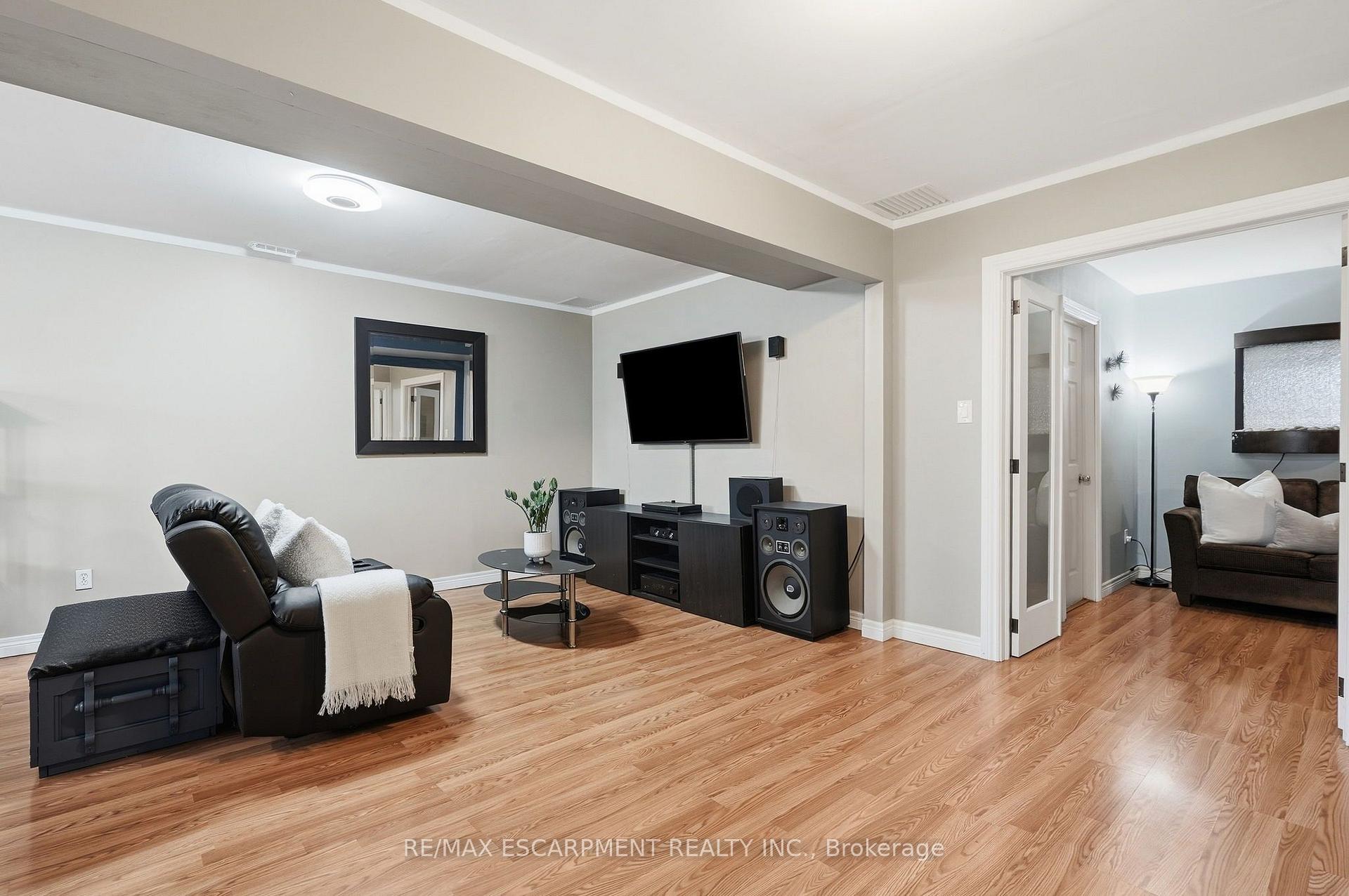 Photo 23 of 94 Kent Road, Brantford, Greenbrier — HOMEH