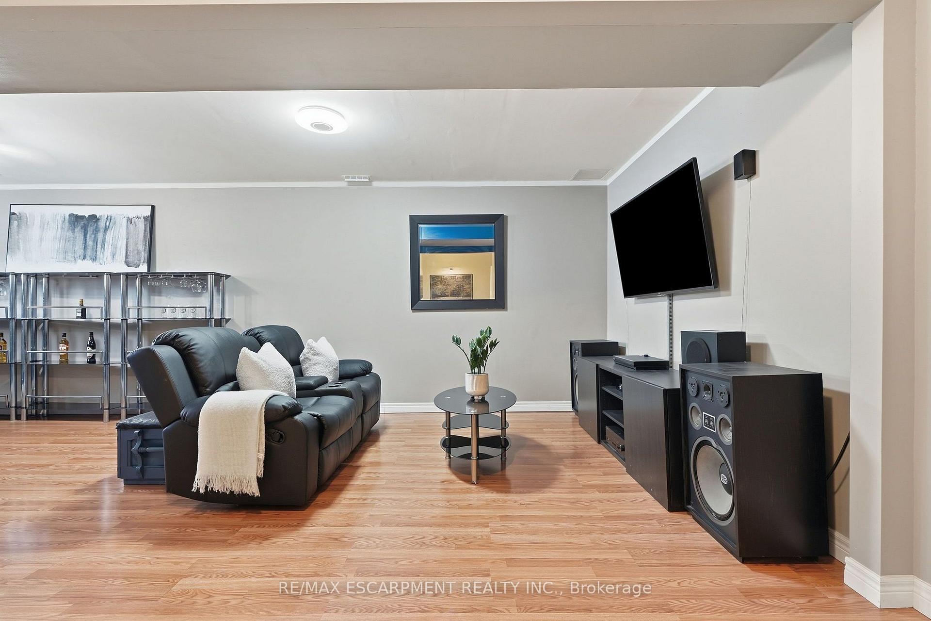 Photo 27 of 94 Kent Road, Brantford, Greenbrier — HOMEH