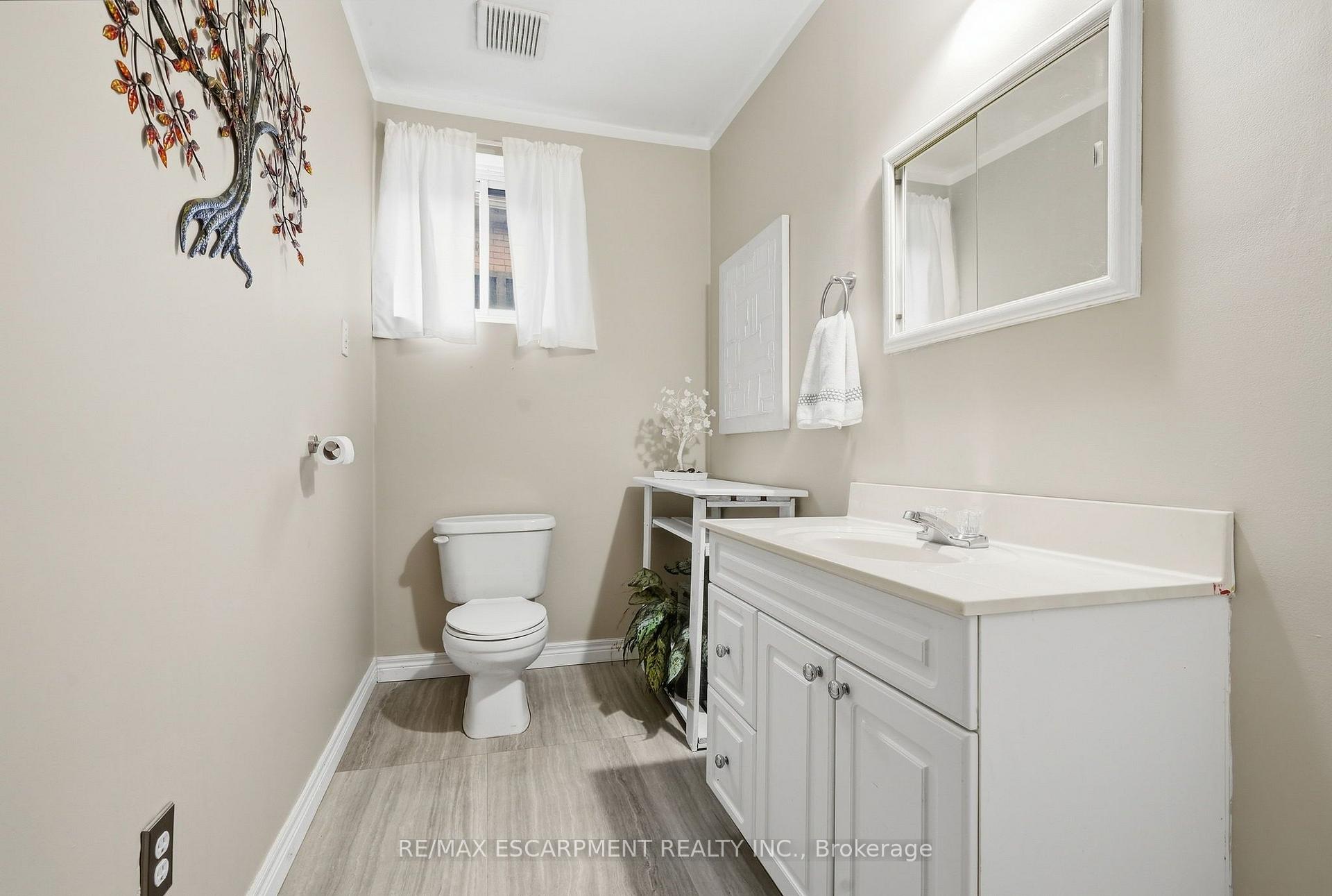 Photo 28 of 94 Kent Road, Brantford, Greenbrier — HOMEH