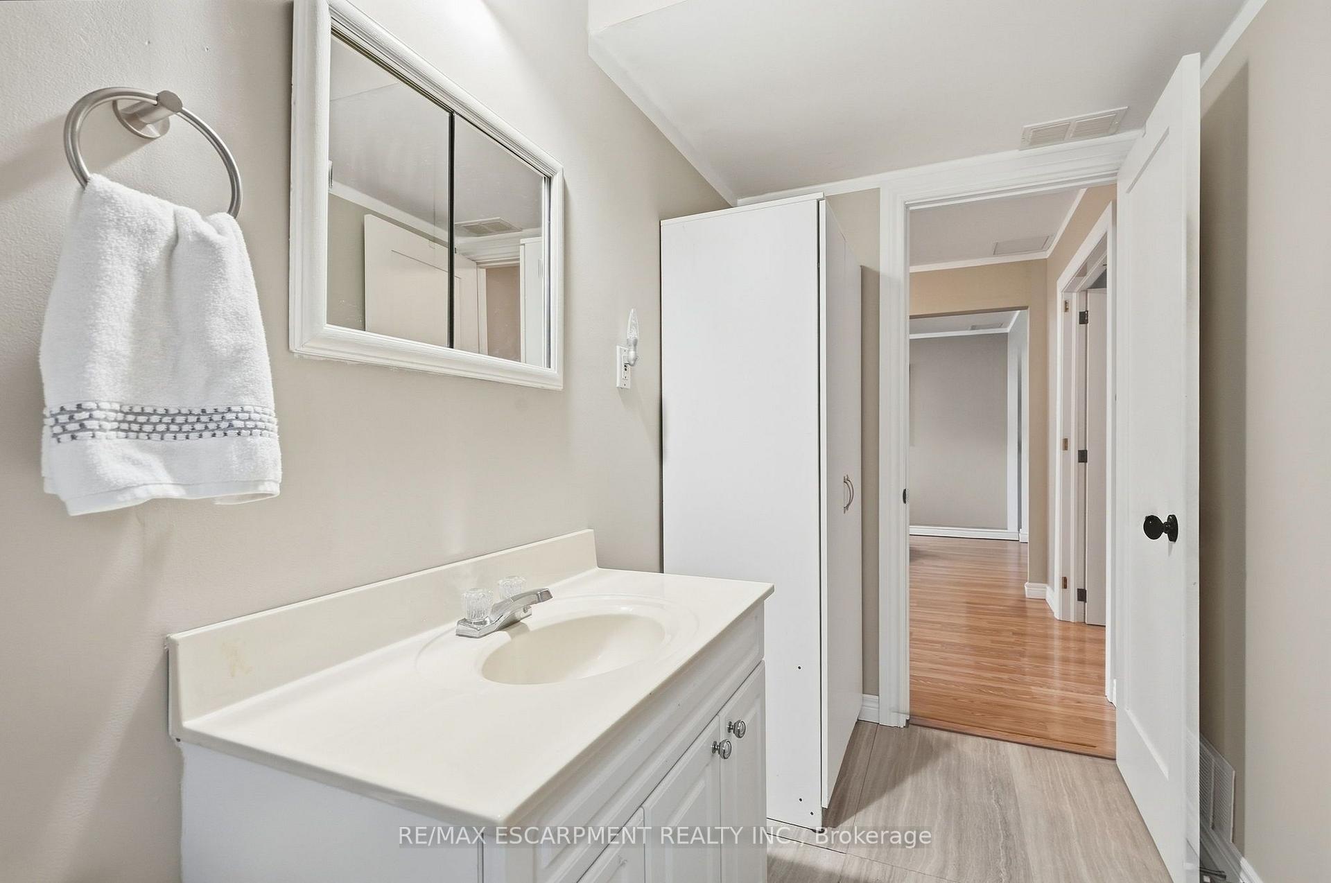Photo 29 of 94 Kent Road, Brantford, Greenbrier — HOMEH