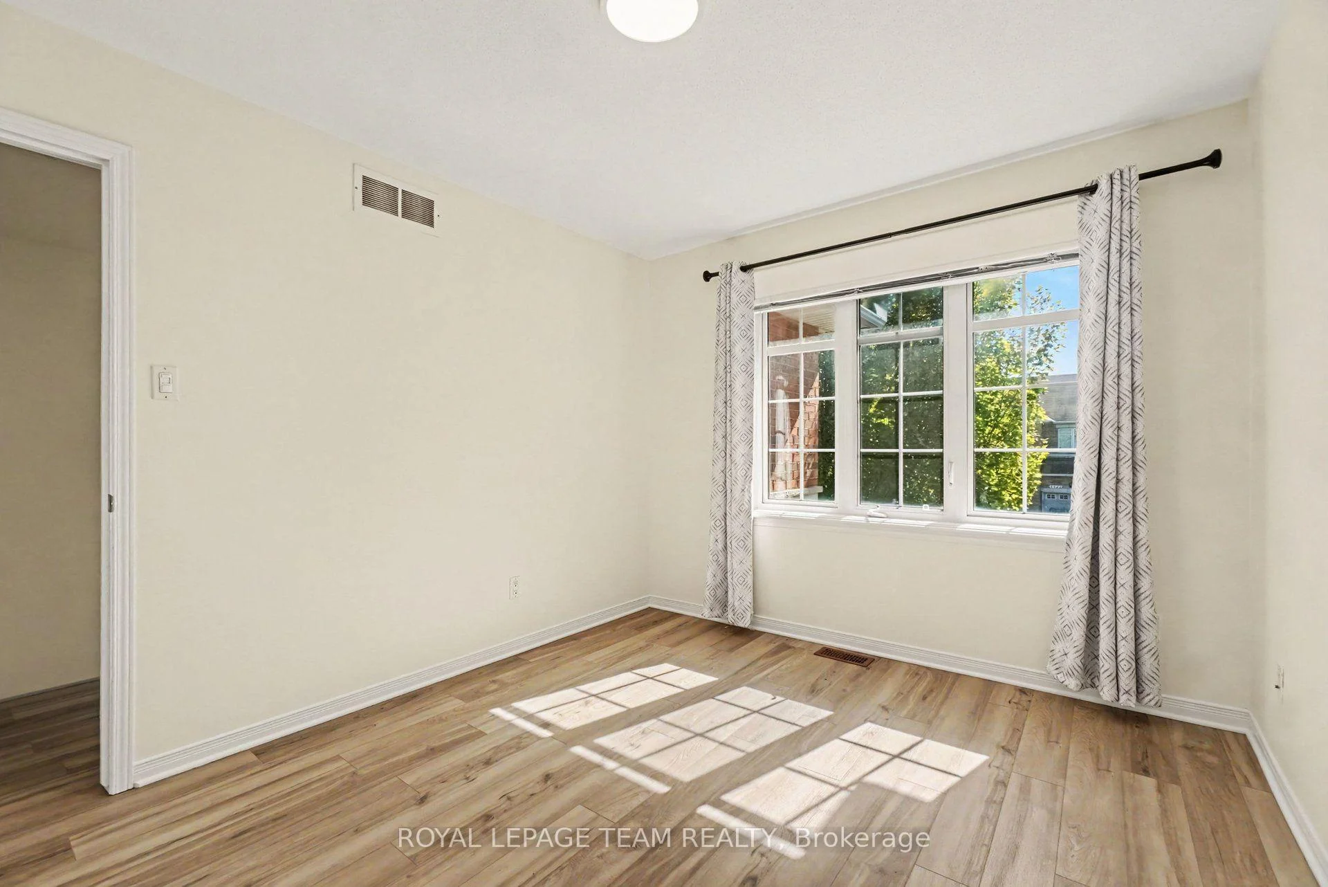 Photo 10 of 4419 Goldeneye Way, Ottawa, Riverside South/Gloucester Glen — HOMEH