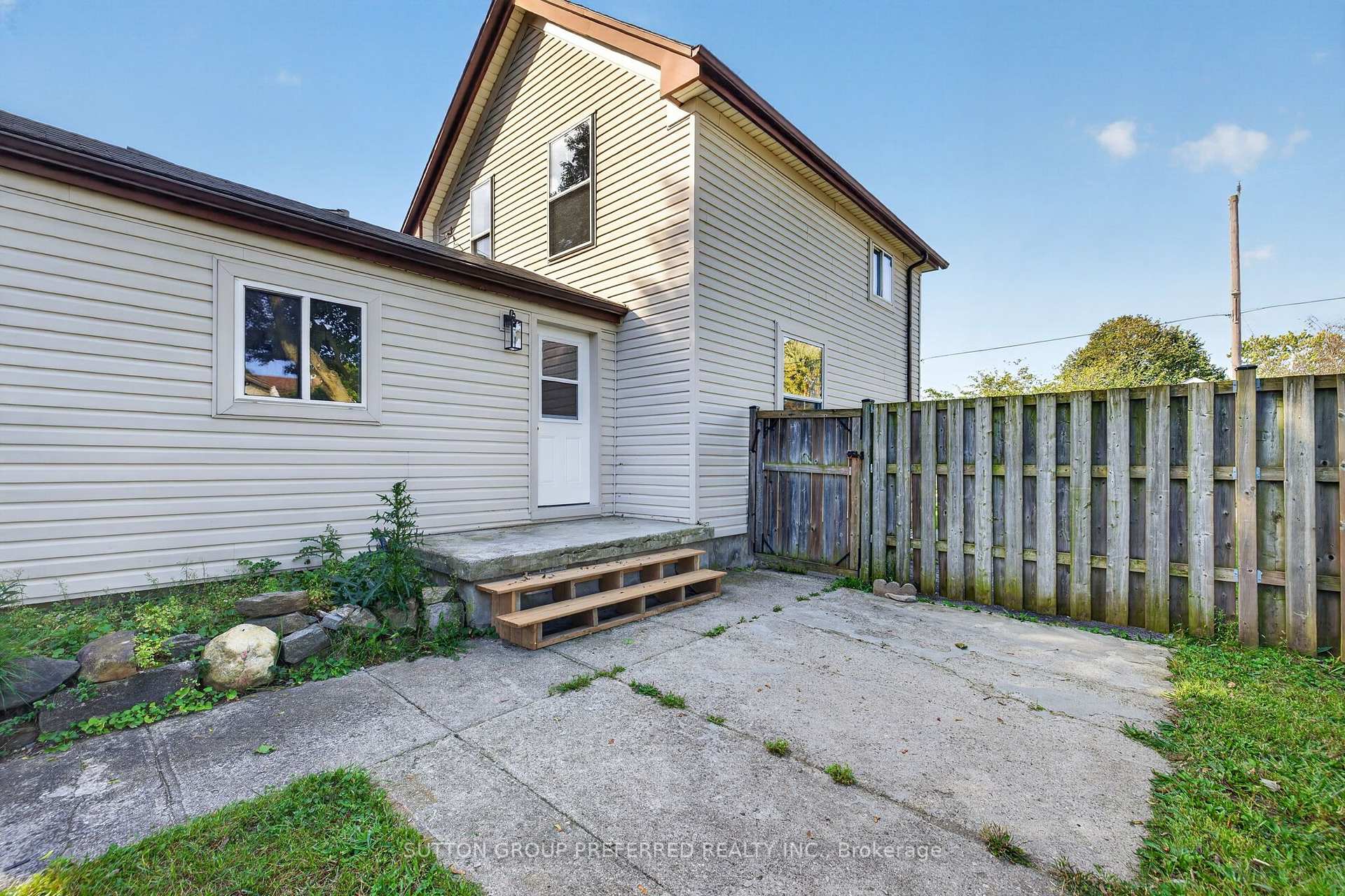 Photo 5 of 118 Delaware Street, London, East M — HOMEH