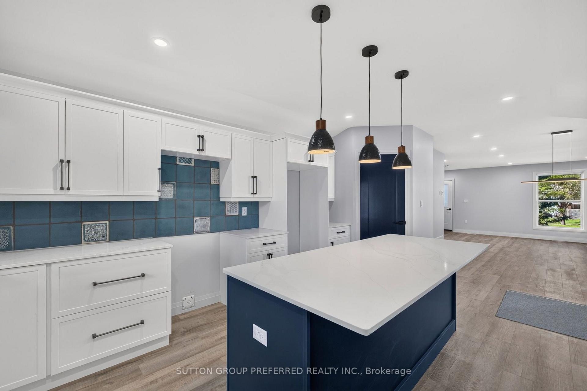 Photo 15 of 118 Delaware Street, London, East M — HOMEH
