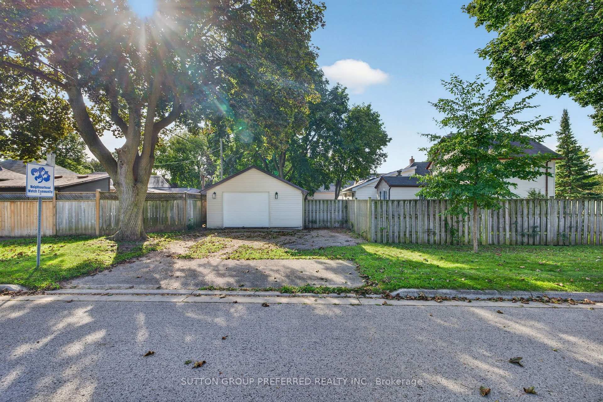 Photo 43 of 118 Delaware Street, London, East M — HOMEH