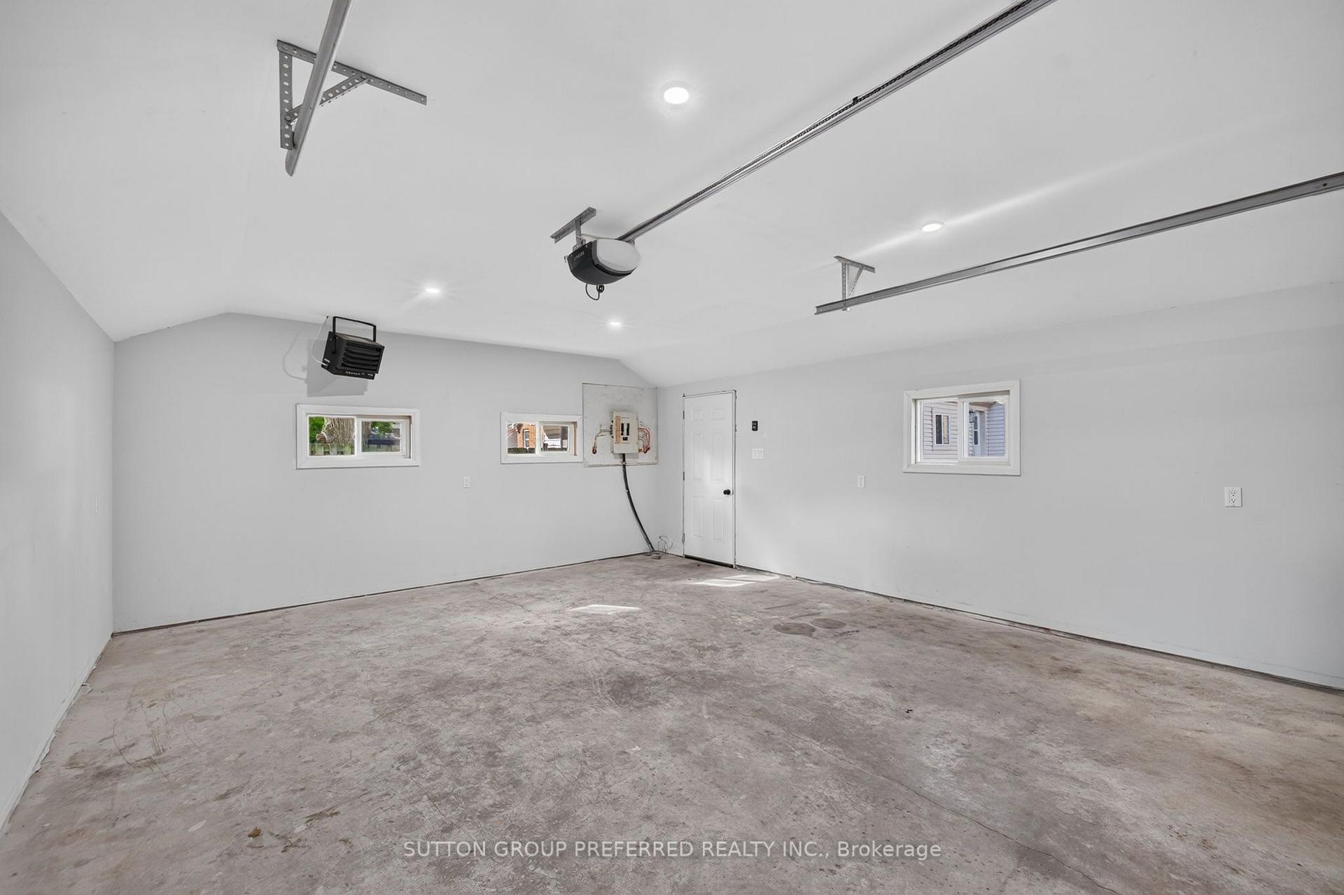 Photo 44 of 118 Delaware Street, London, East M — HOMEH