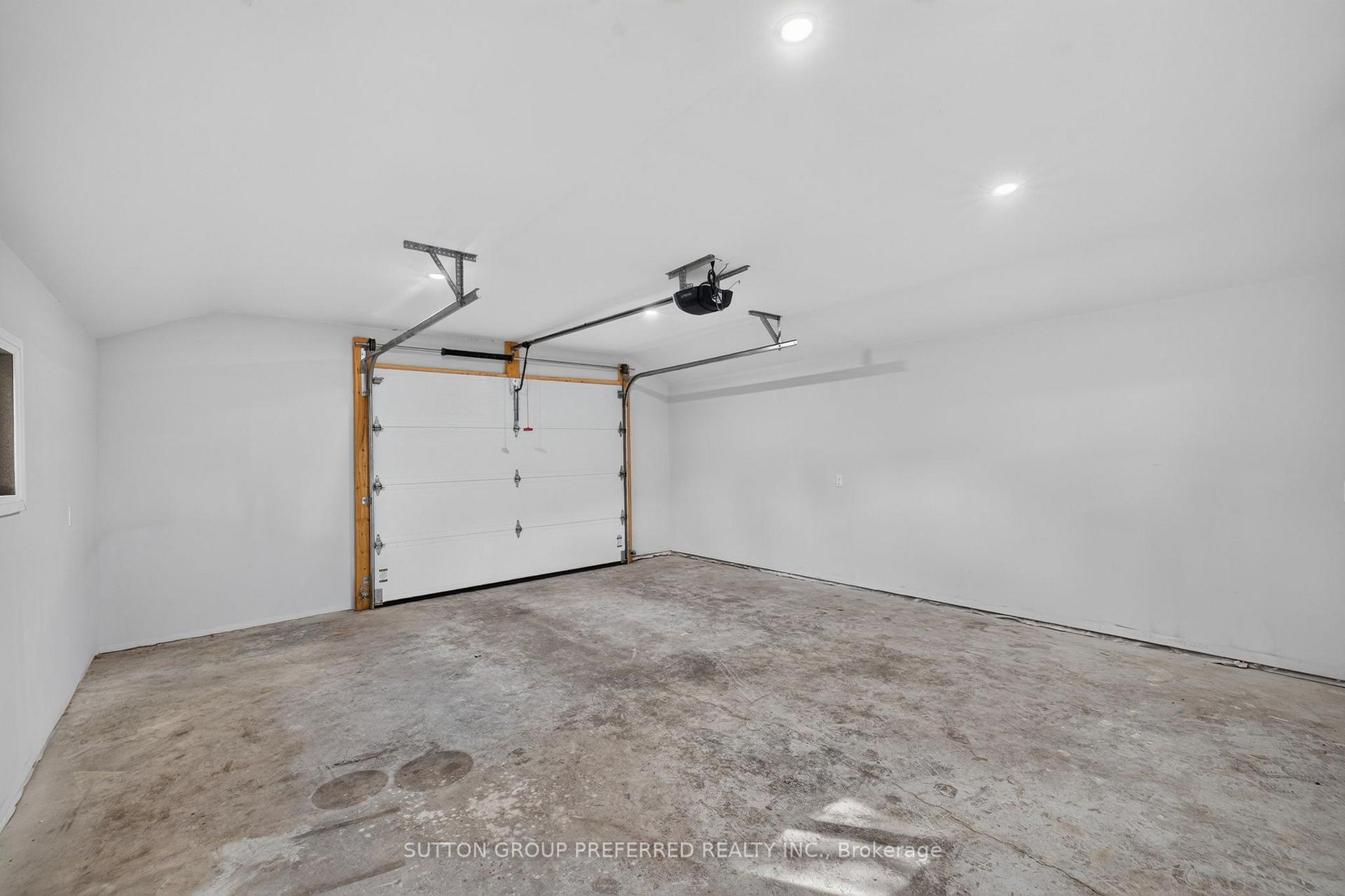 Photo 45 of 118 Delaware Street, London, East M — HOMEH