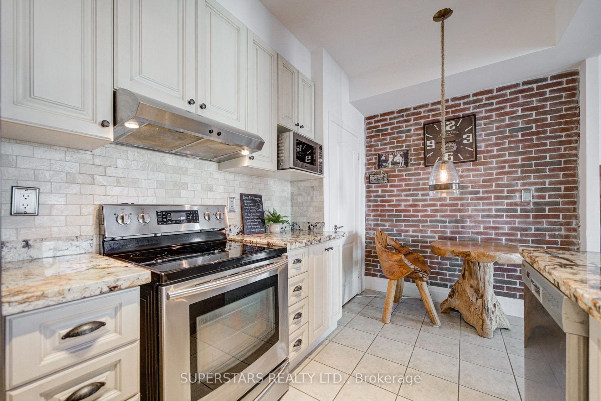 Photo 10 of Unit #2002, 188 Doris Avenue, North York, Willowdale East — HOMEH