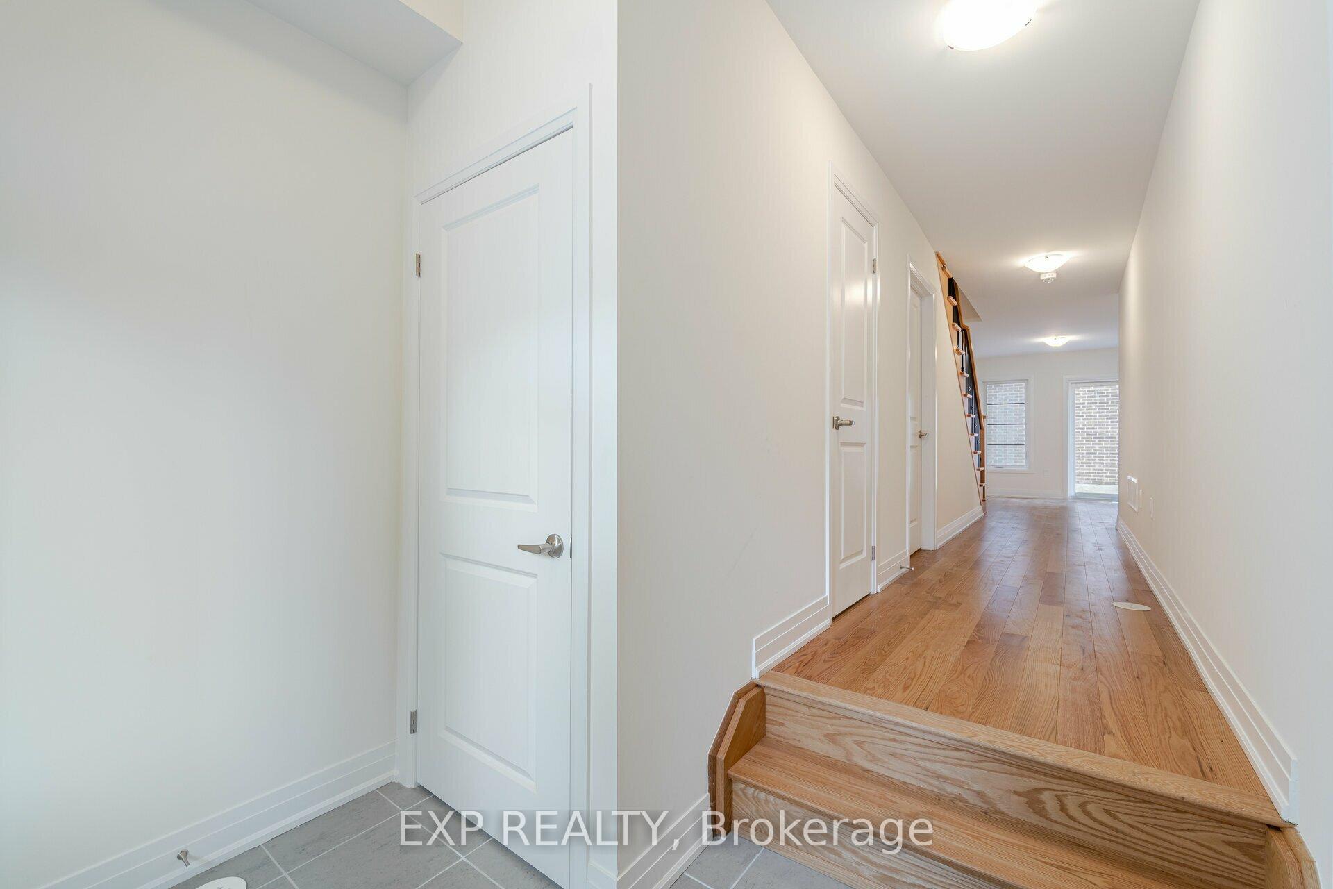 Photo 4 of 209 Wyndham Street, Mississauga, Streetsville — HOMEH