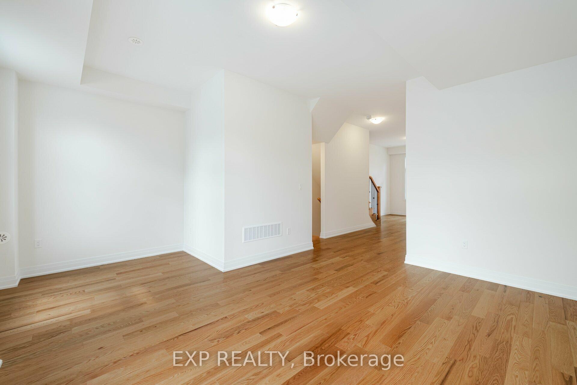 Photo 9 of 209 Wyndham Street, Mississauga, Streetsville — HOMEH