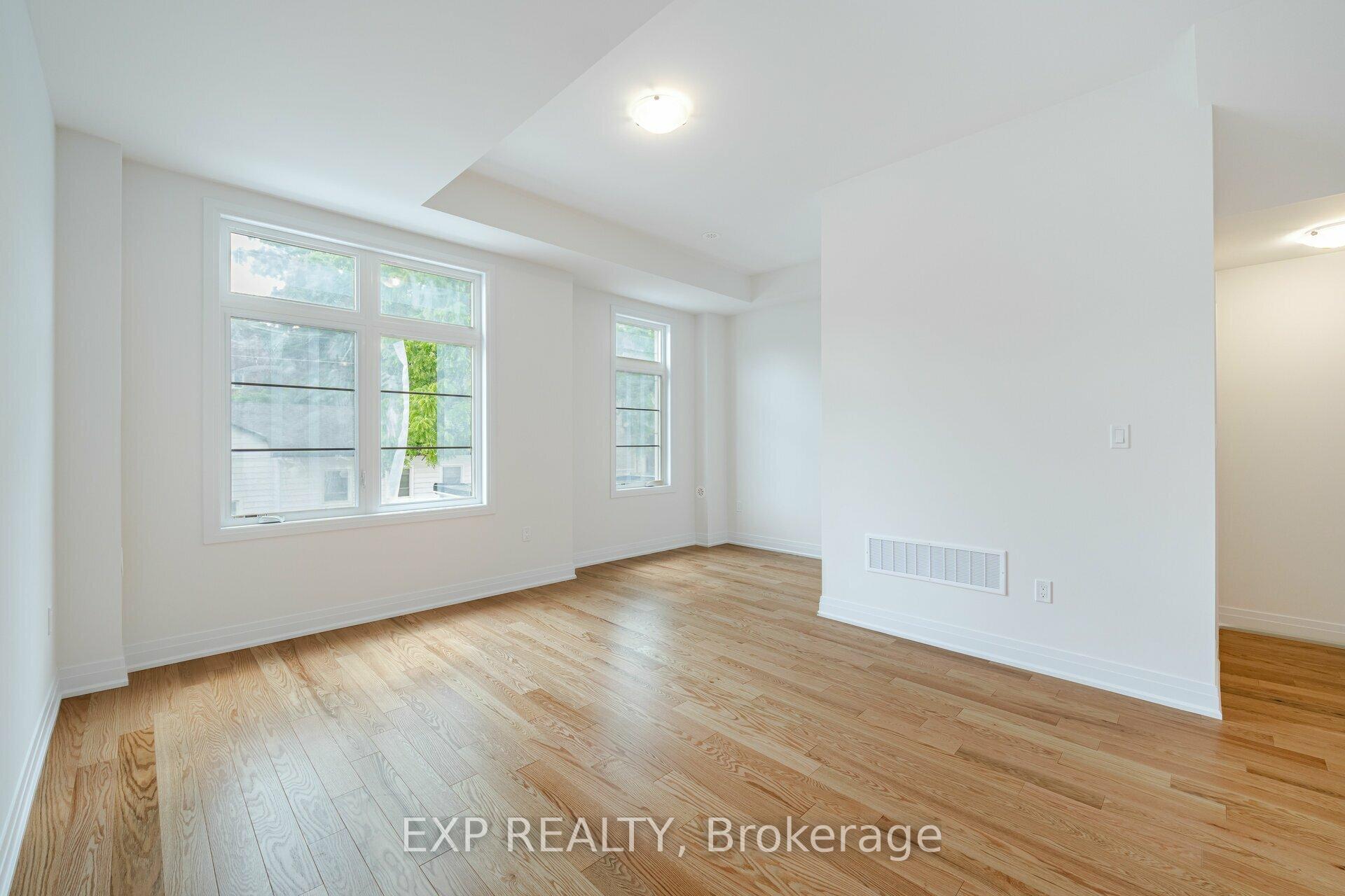 Photo 10 of 209 Wyndham Street, Mississauga, Streetsville — HOMEH