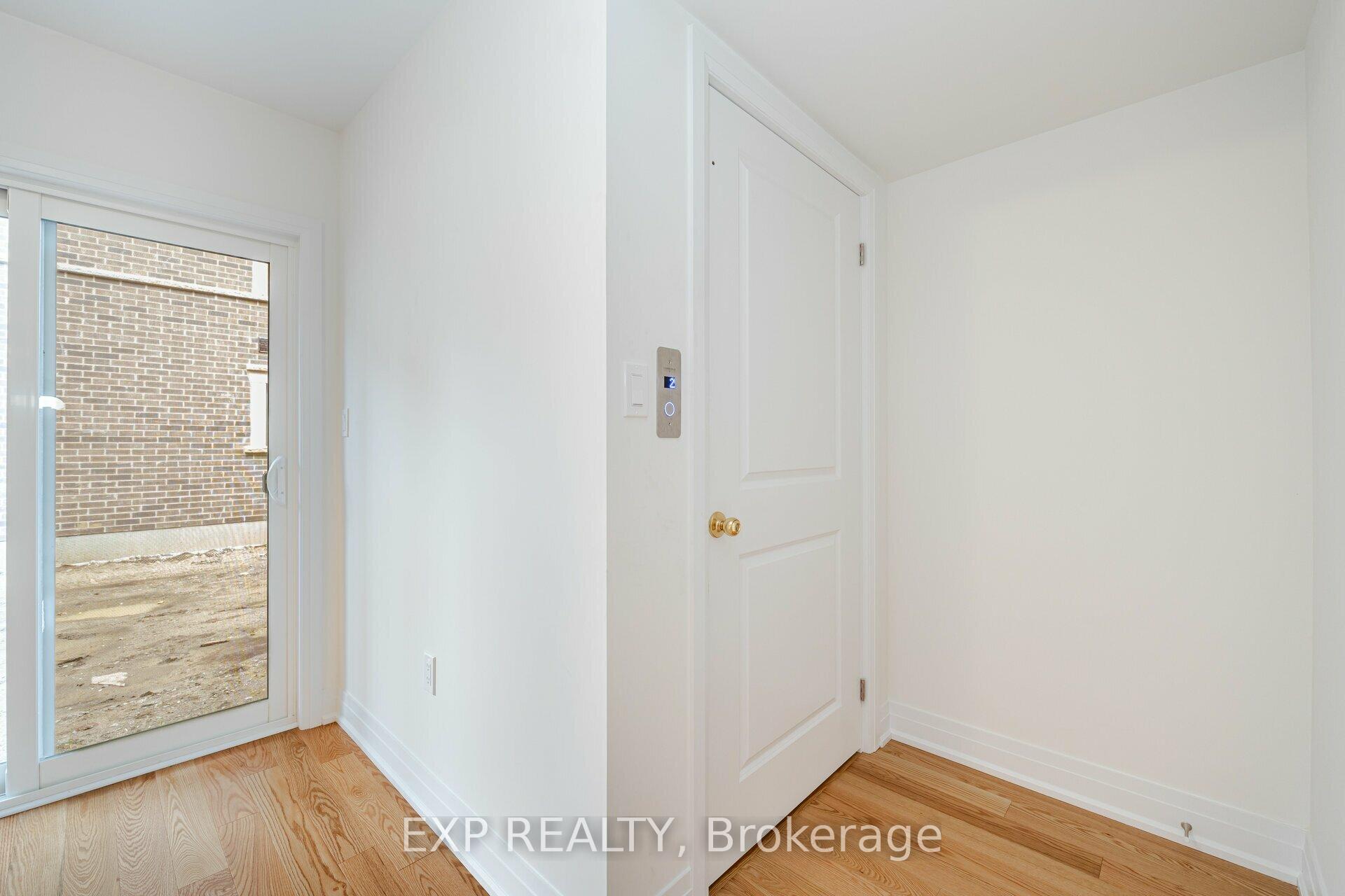 Photo 11 of 209 Wyndham Street, Mississauga, Streetsville — HOMEH