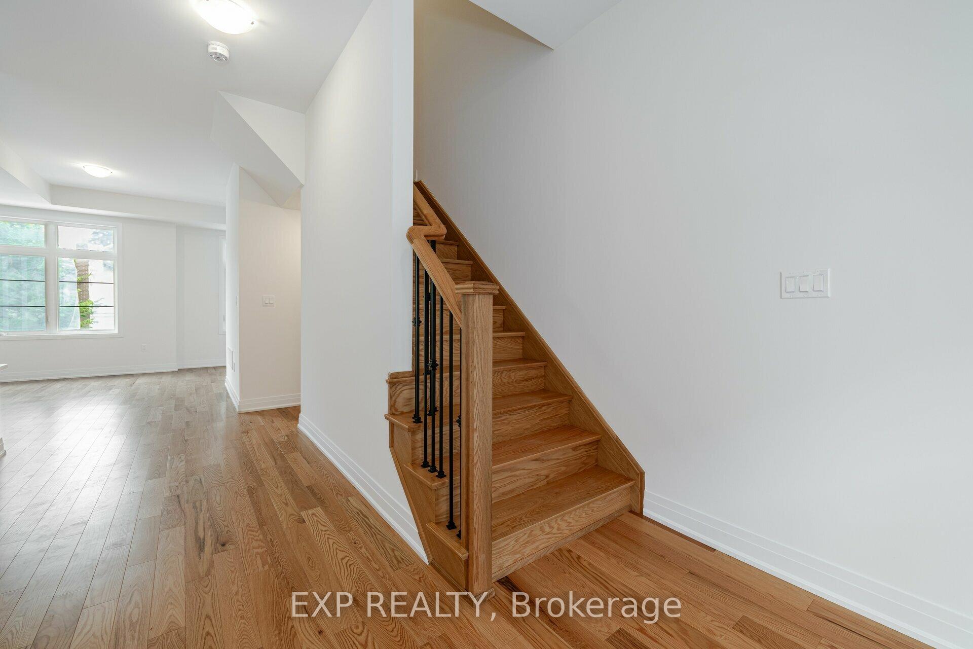 Photo 17 of 209 Wyndham Street, Mississauga, Streetsville — HOMEH