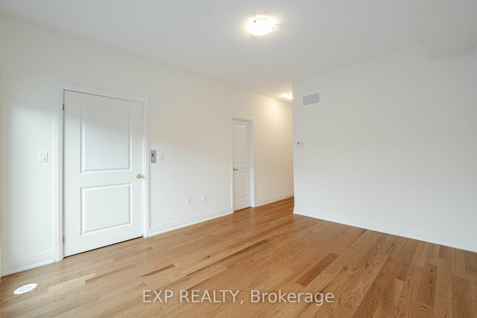 Photo 21 of 209 Wyndham Street, Mississauga, Streetsville — HOMEH
