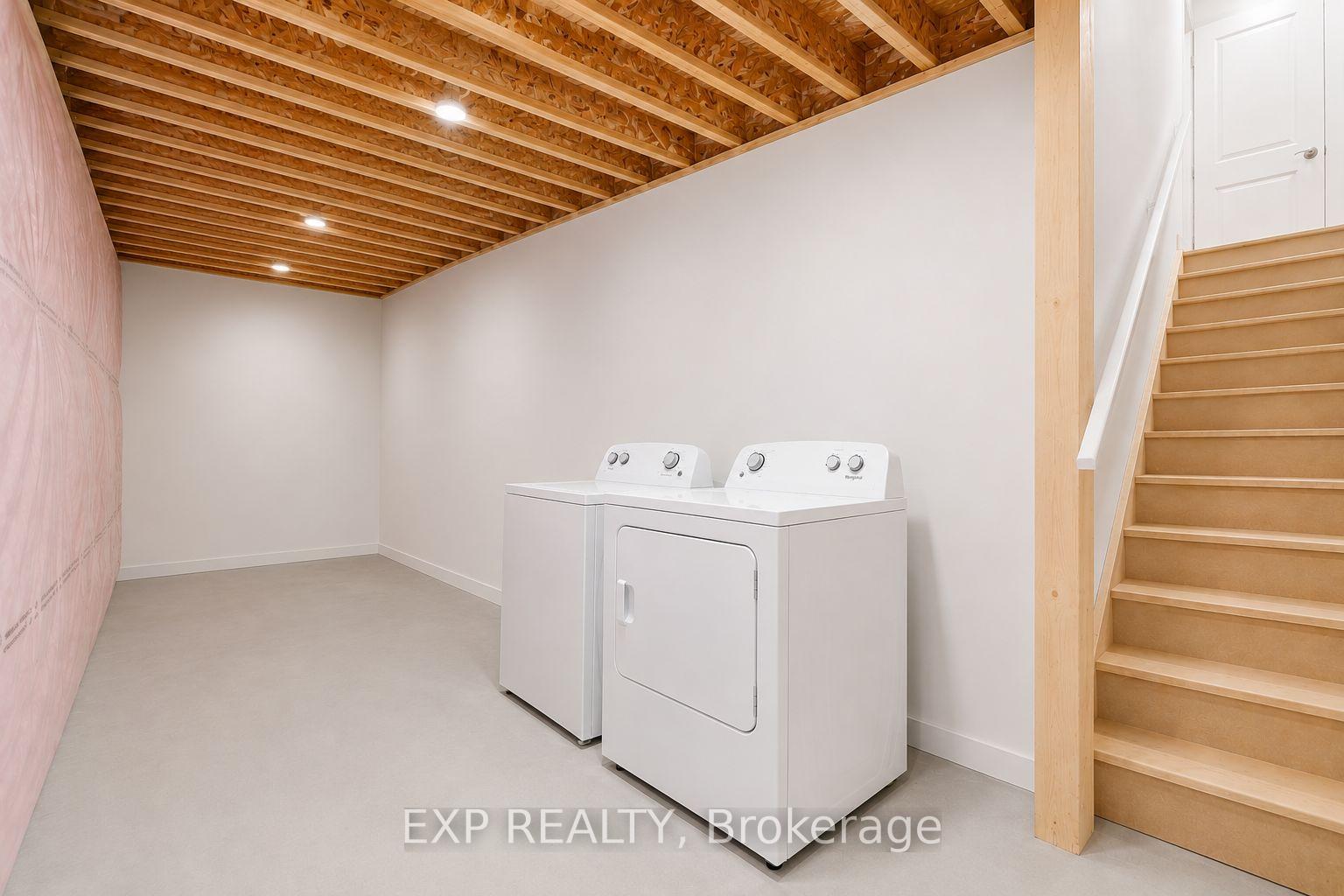 Photo 32 of 209 Wyndham Street, Mississauga, Streetsville — HOMEH
